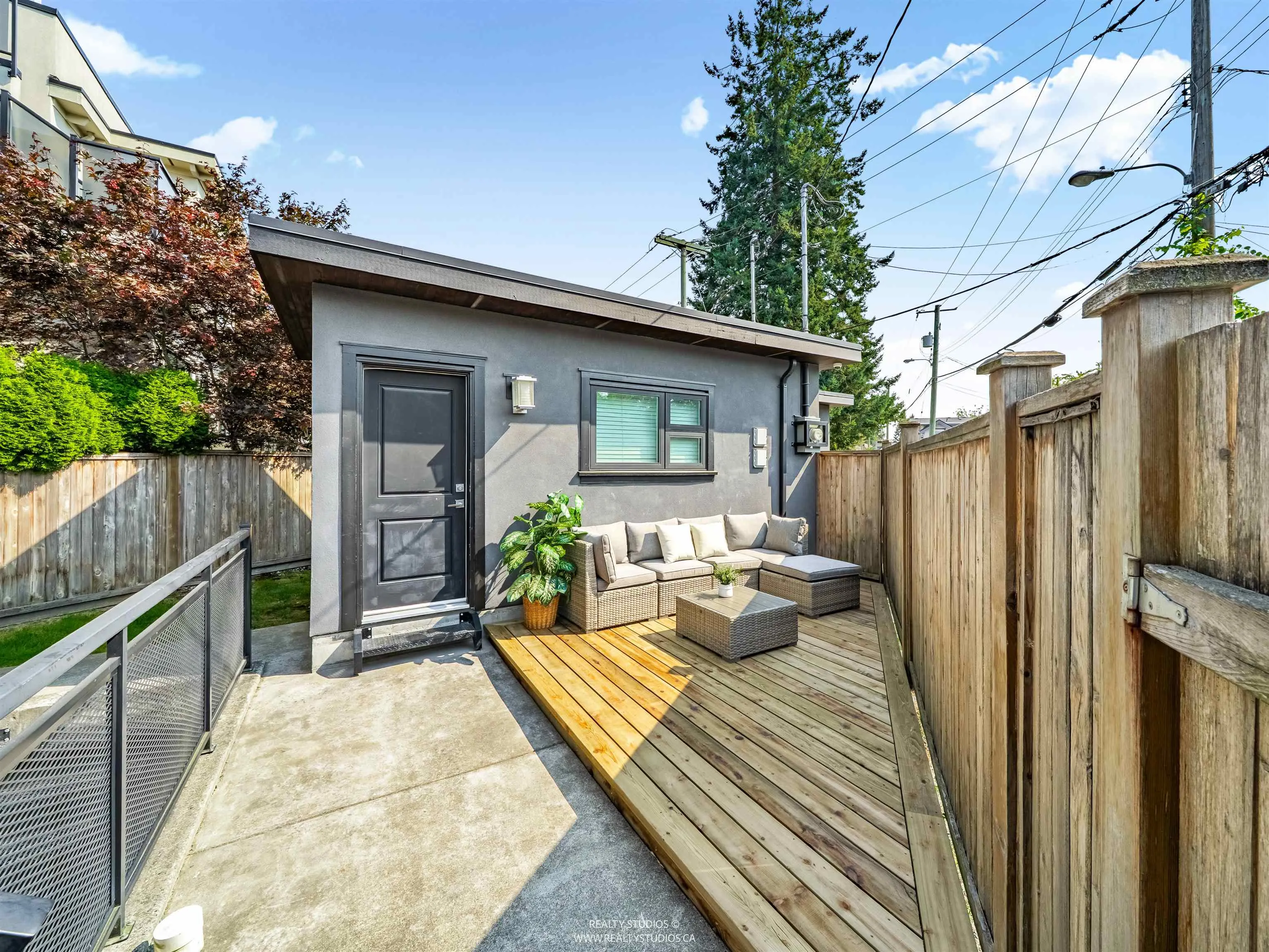 90 W 27th Avenue