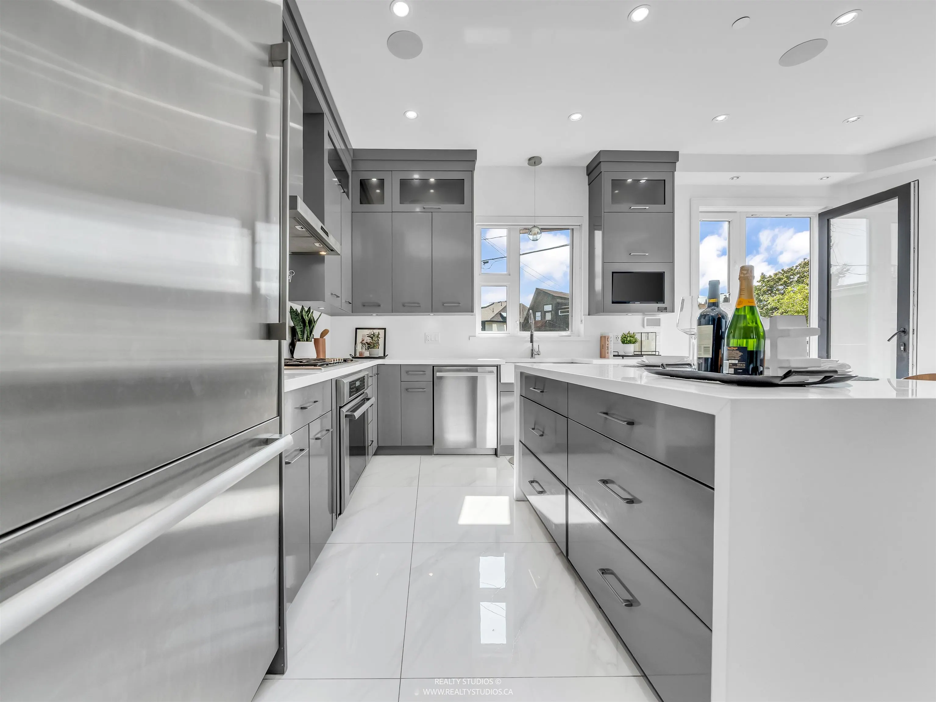 90 W 27th Avenue