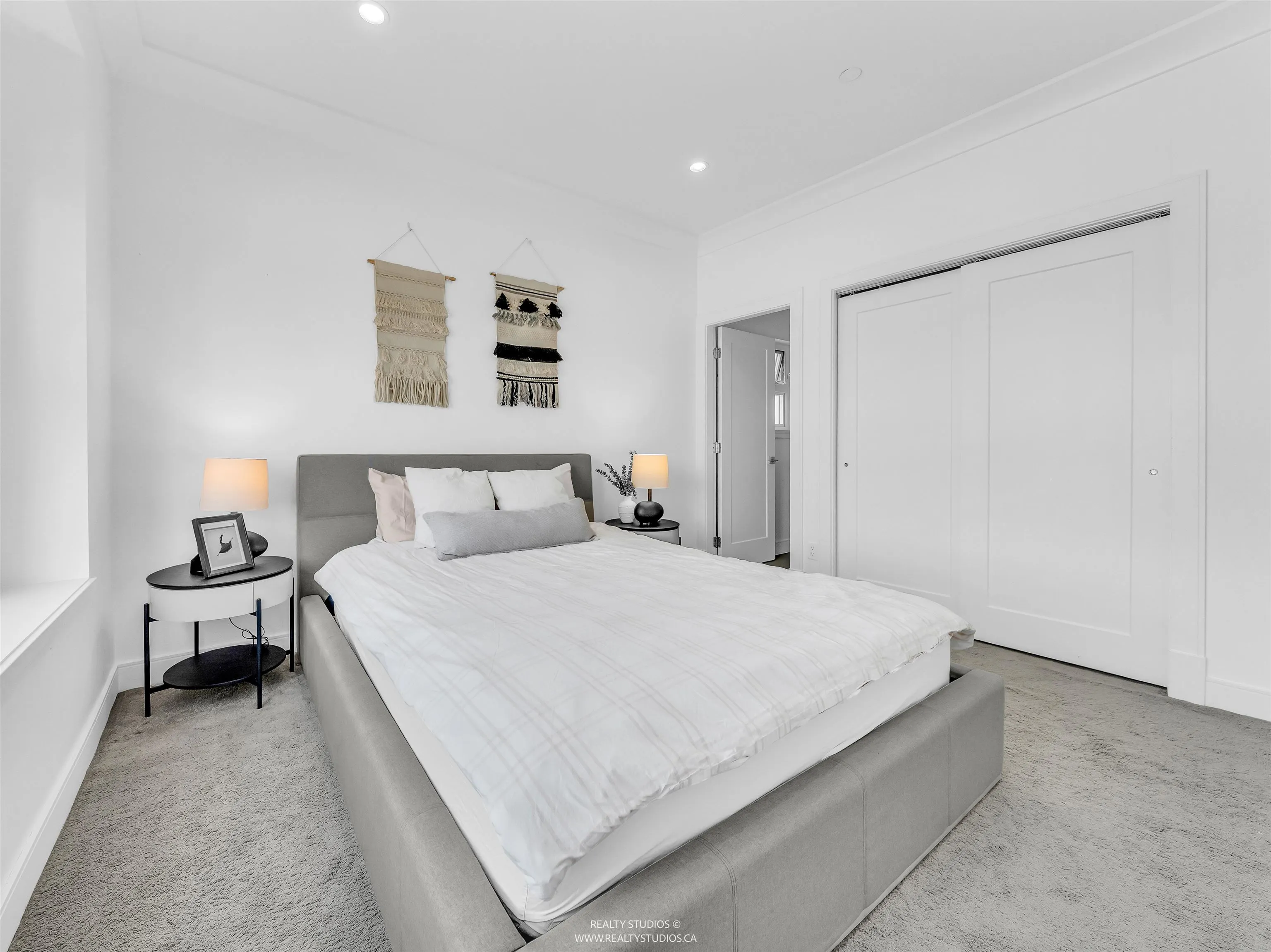 90 W 27th Avenue