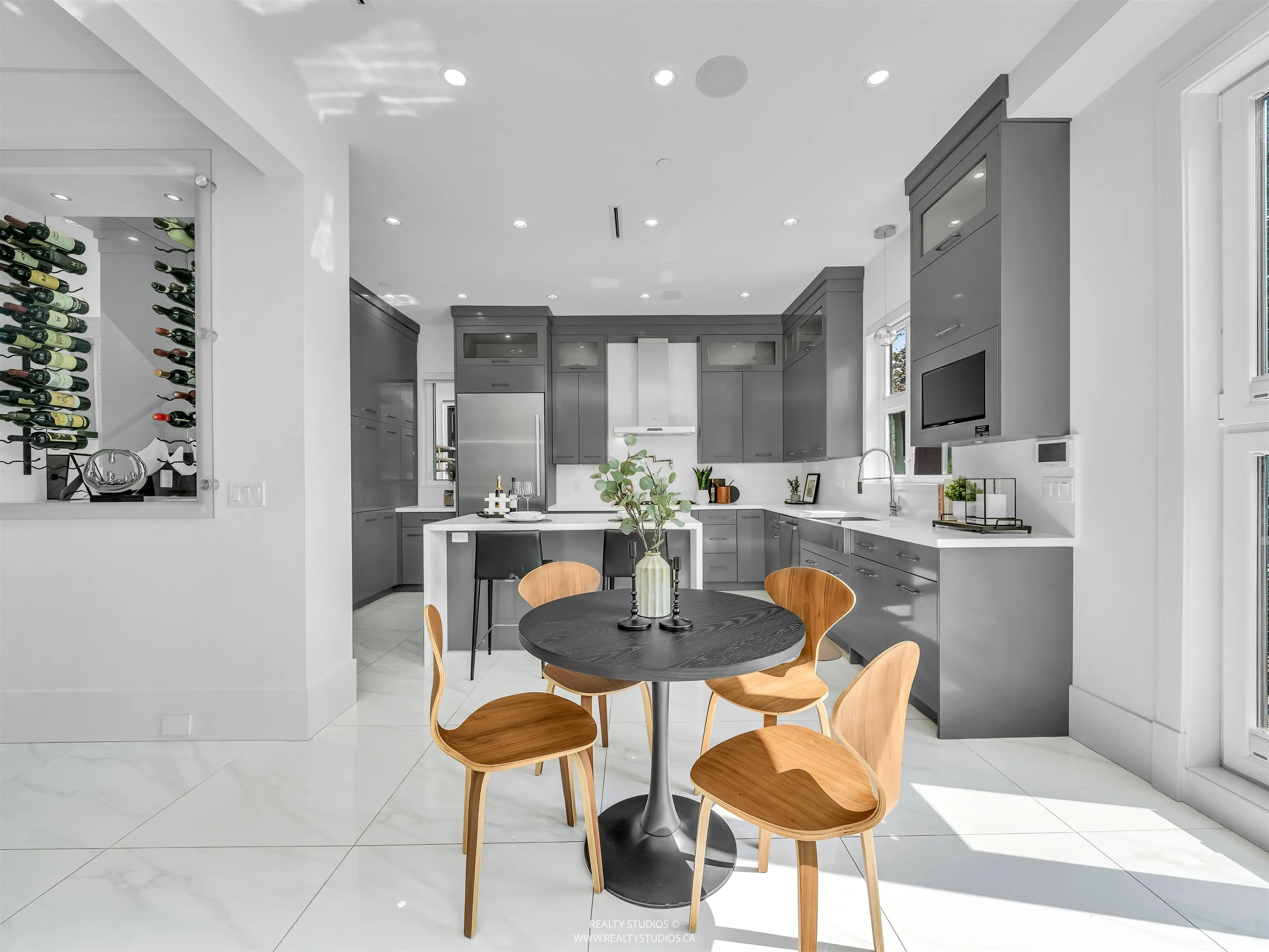90 W 27th Avenue