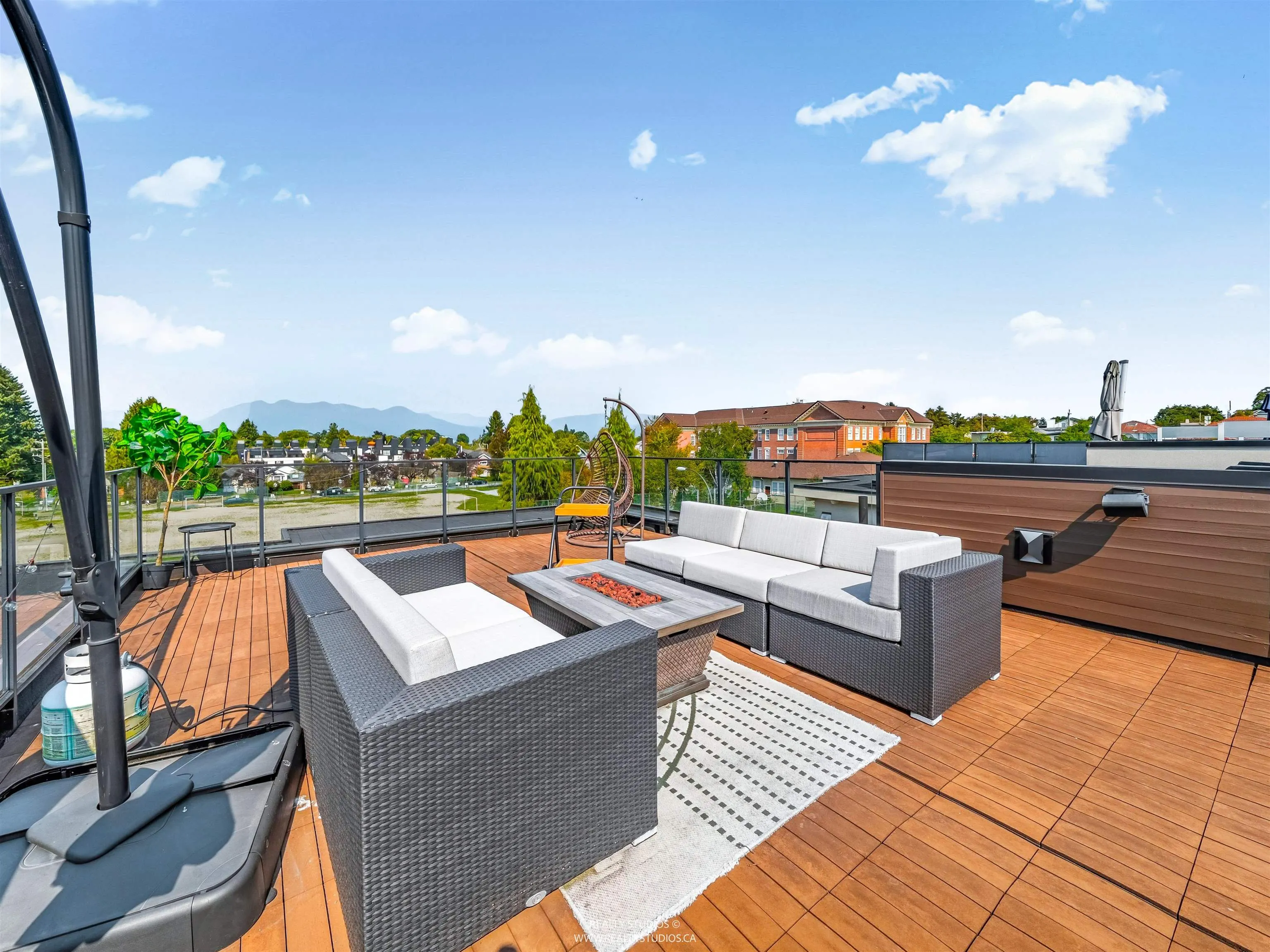 90 W 27th Avenue