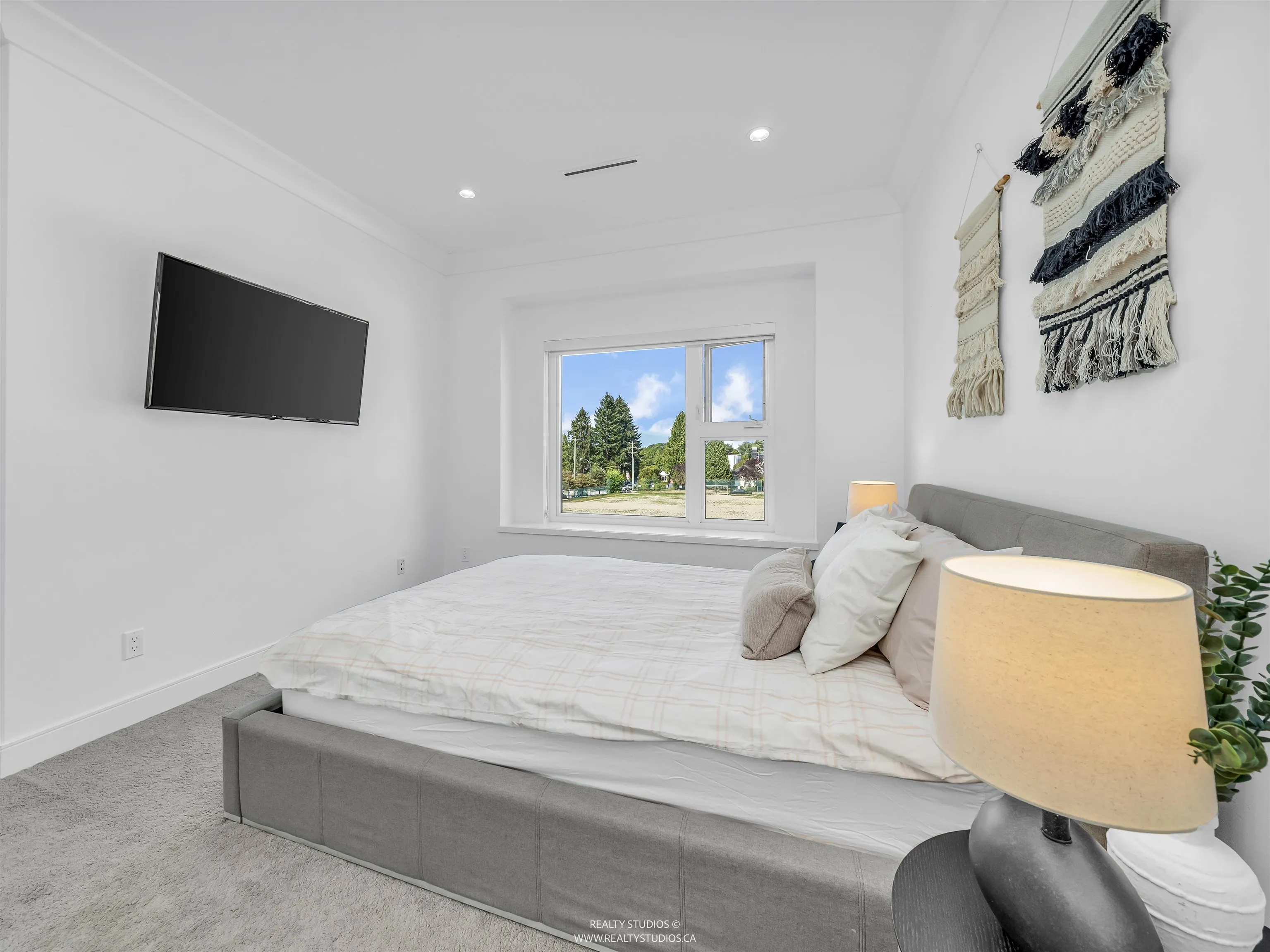 90 W 27th Avenue