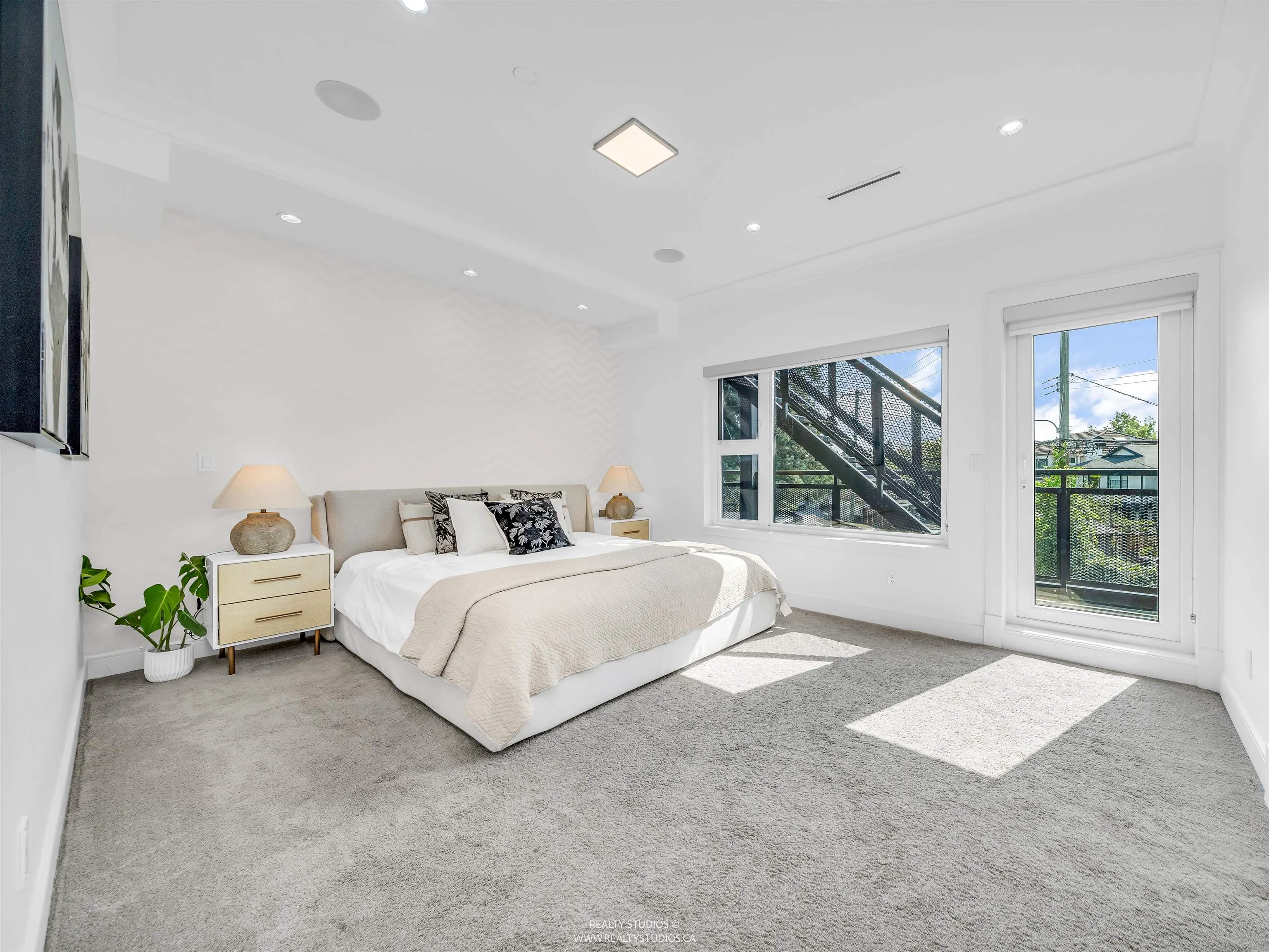 90 W 27th Avenue