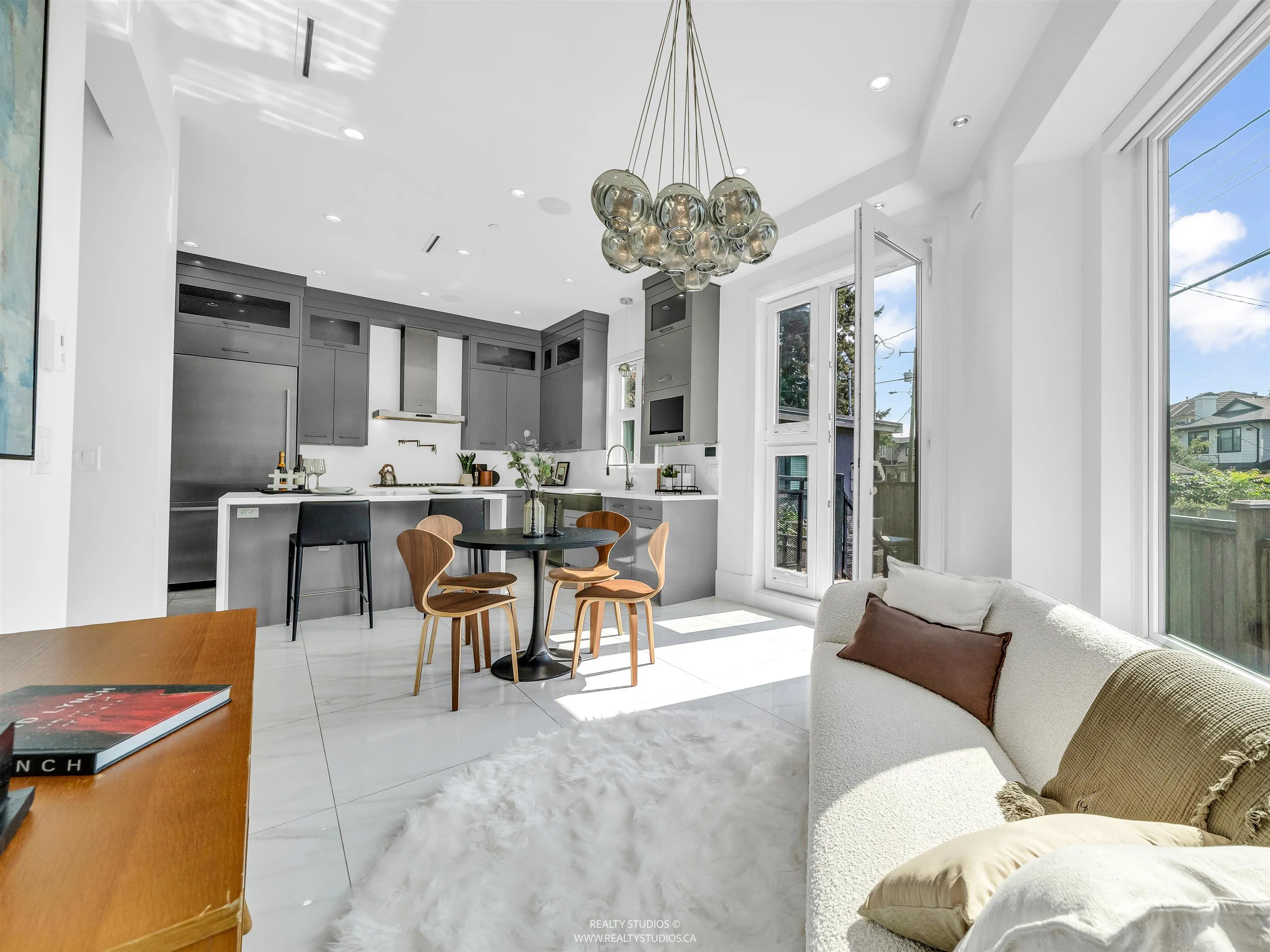 90 W 27th Avenue