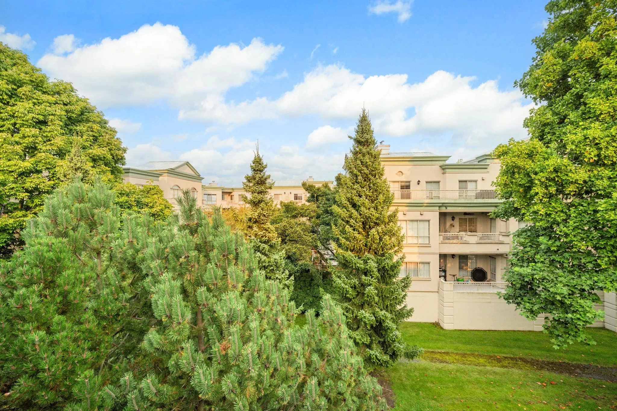 330 7480 St. Albans Road
