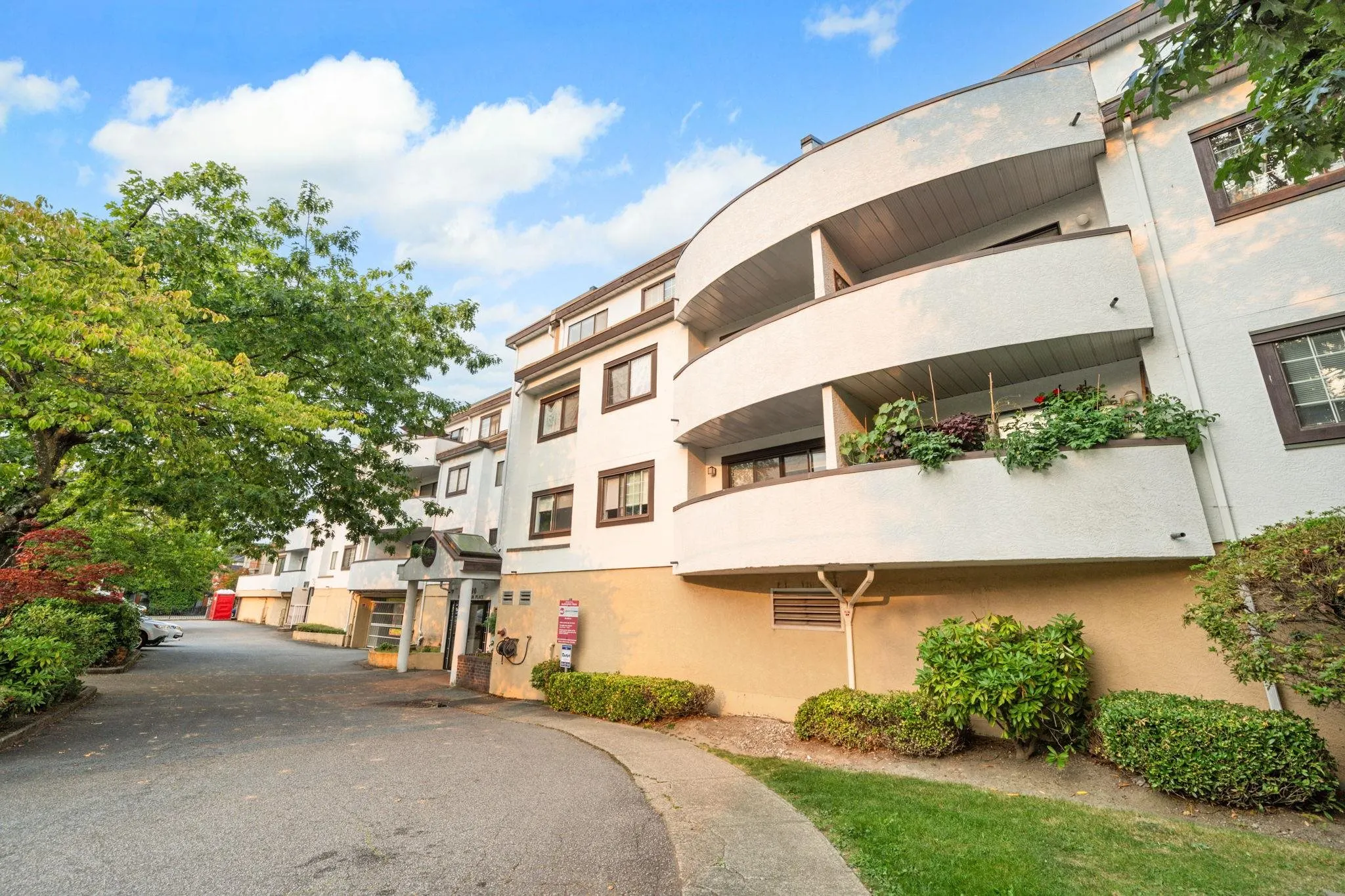 330 7480 St. Albans Road
