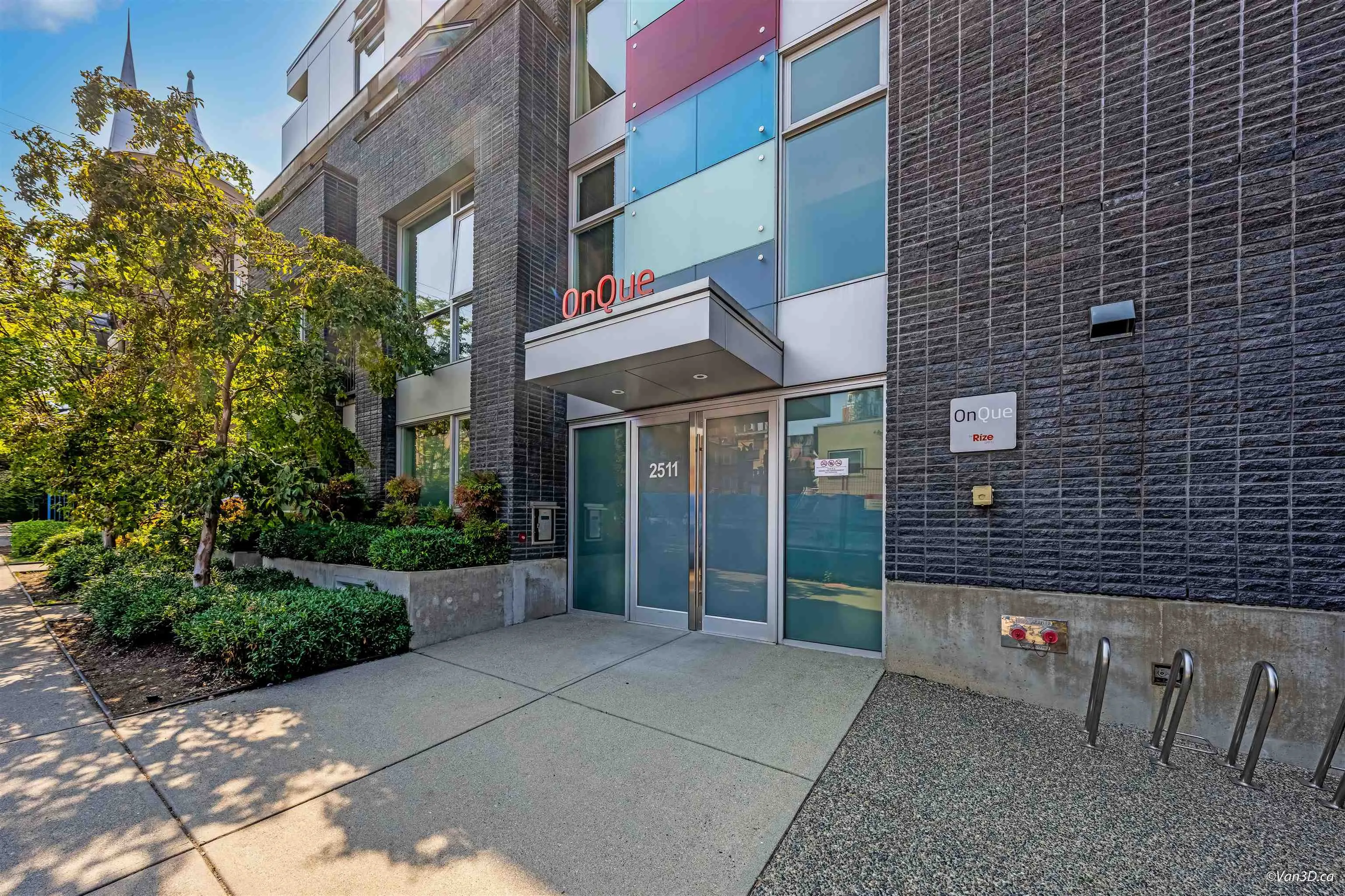 210 2511 Quebec Street