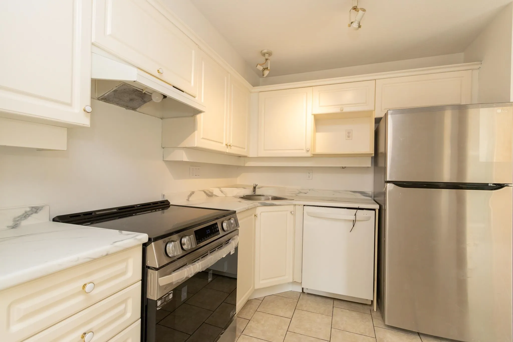 201 13780 76 Avenue
