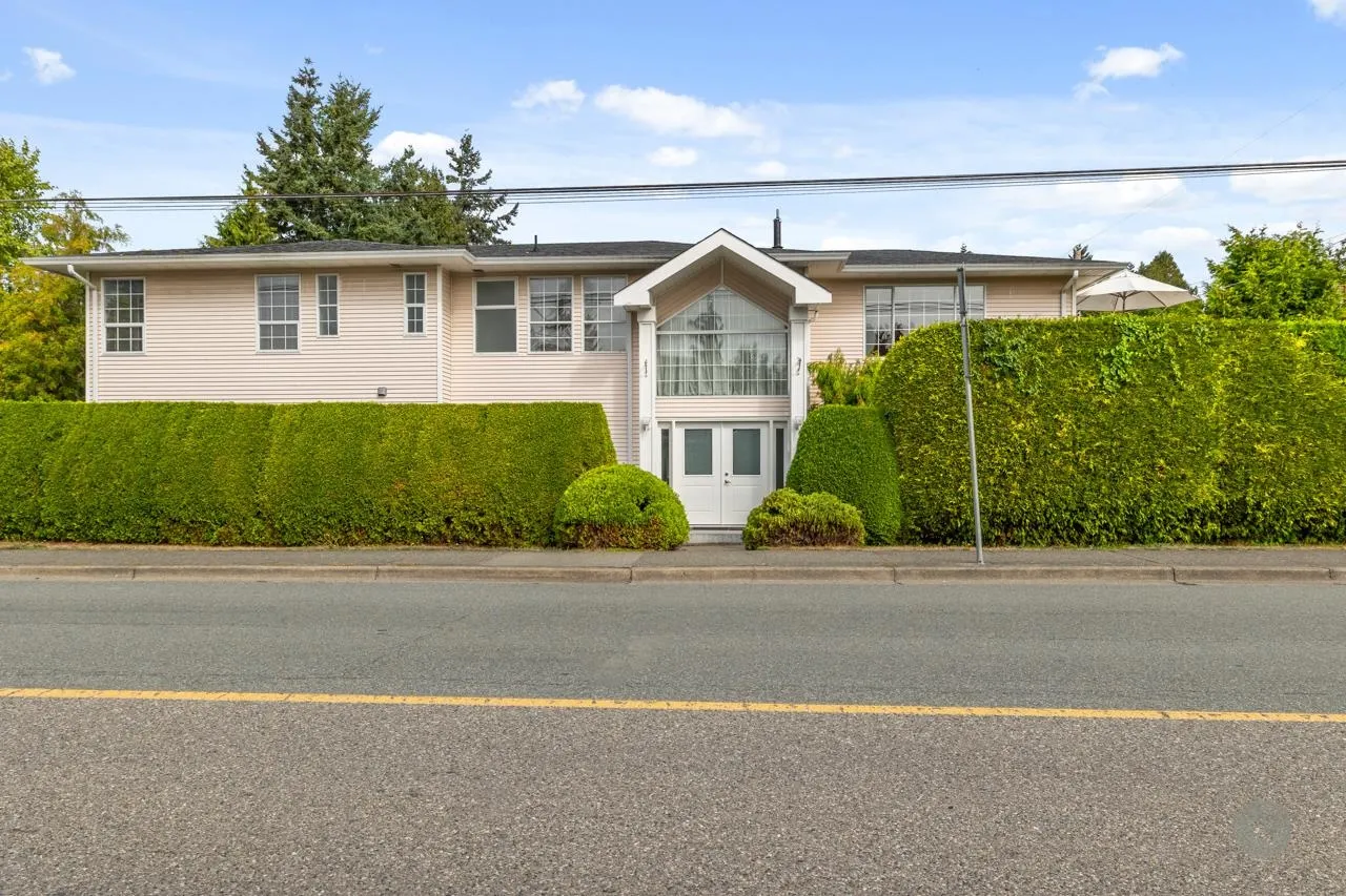 907 Maple Street