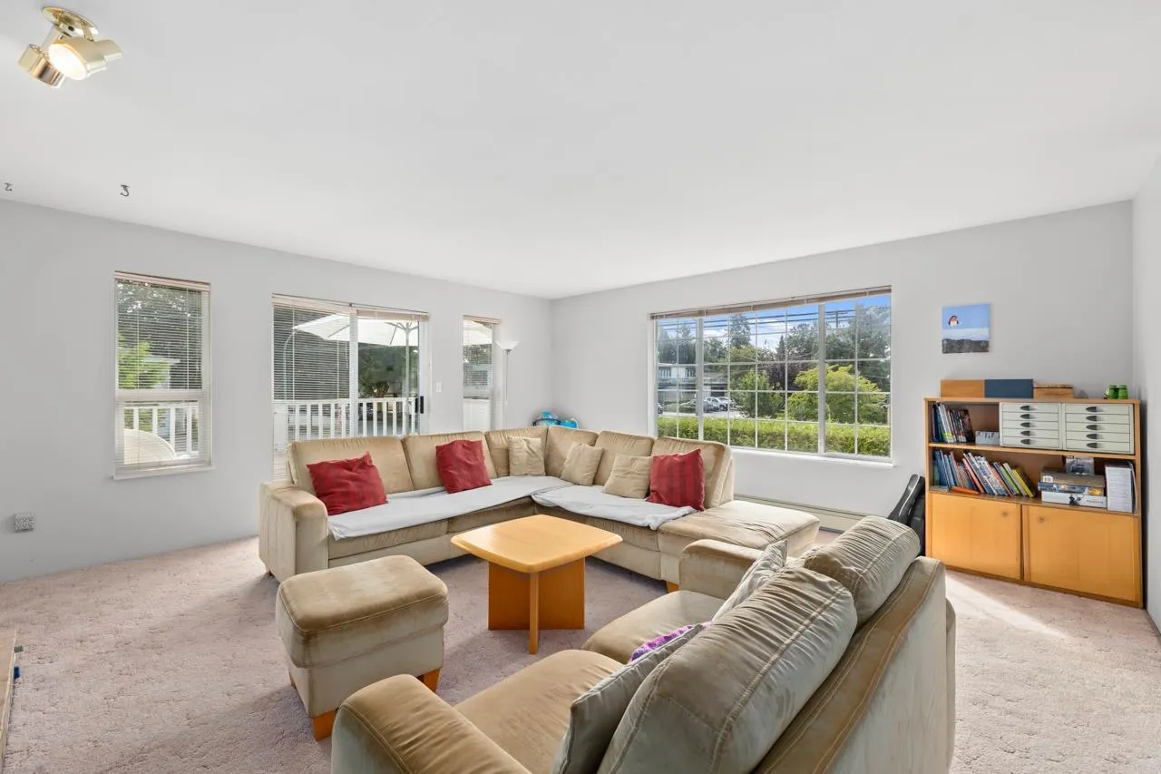 907 Maple Street
