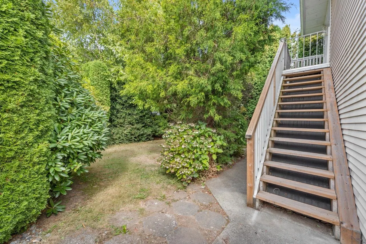 907 Maple Street