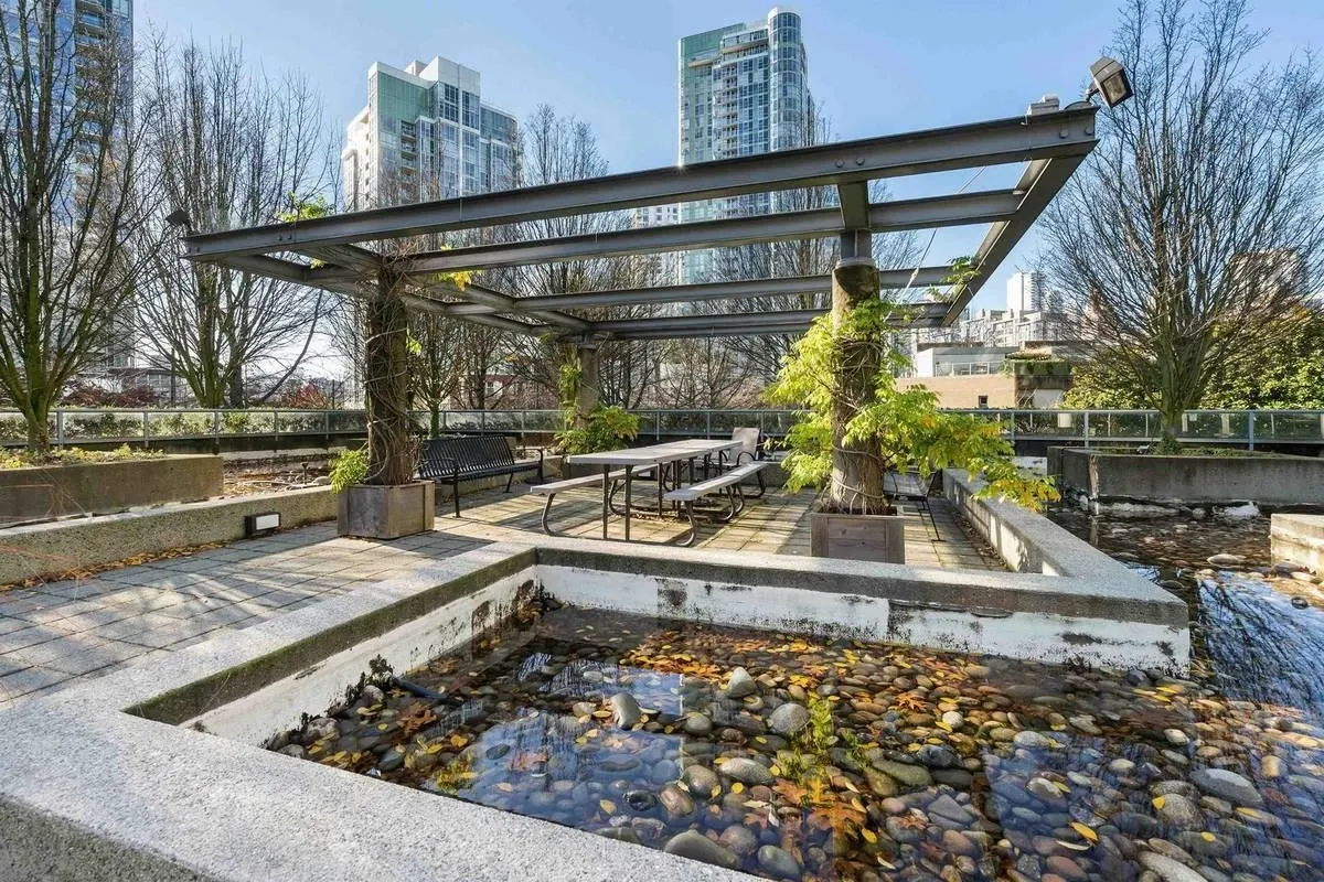 190X 1008 Cambie Street
