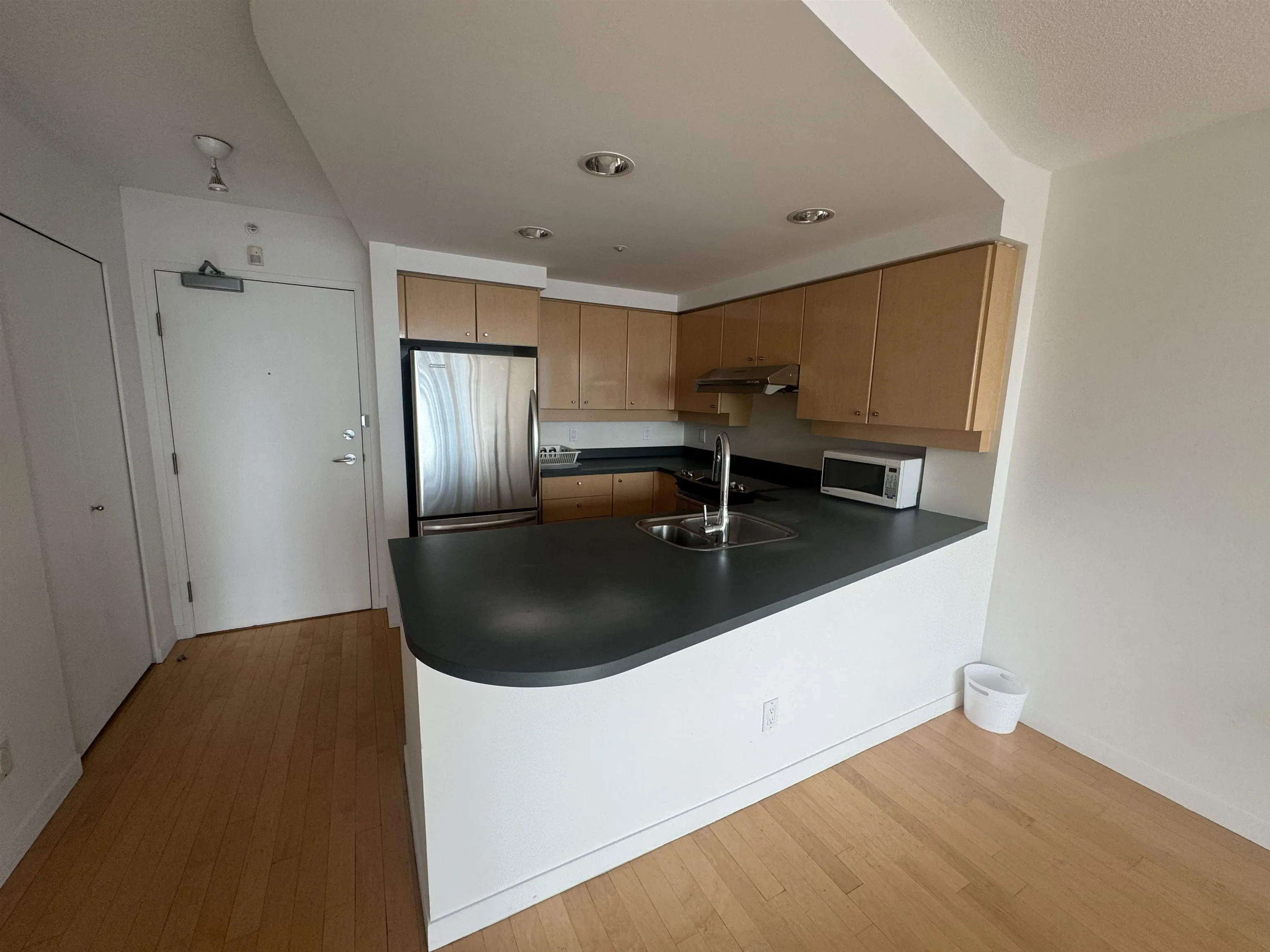 190X 1008 Cambie Street