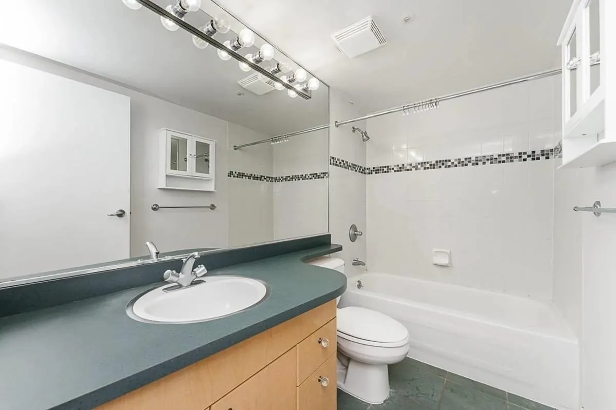 190X 1008 Cambie Street