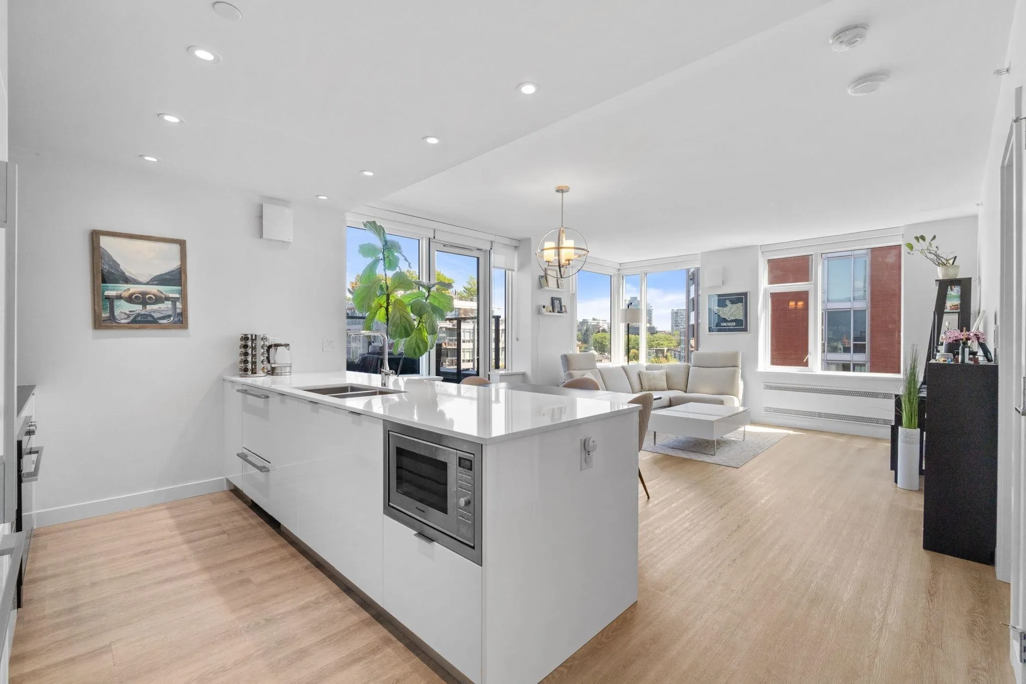 805 209 East 7th Avenue