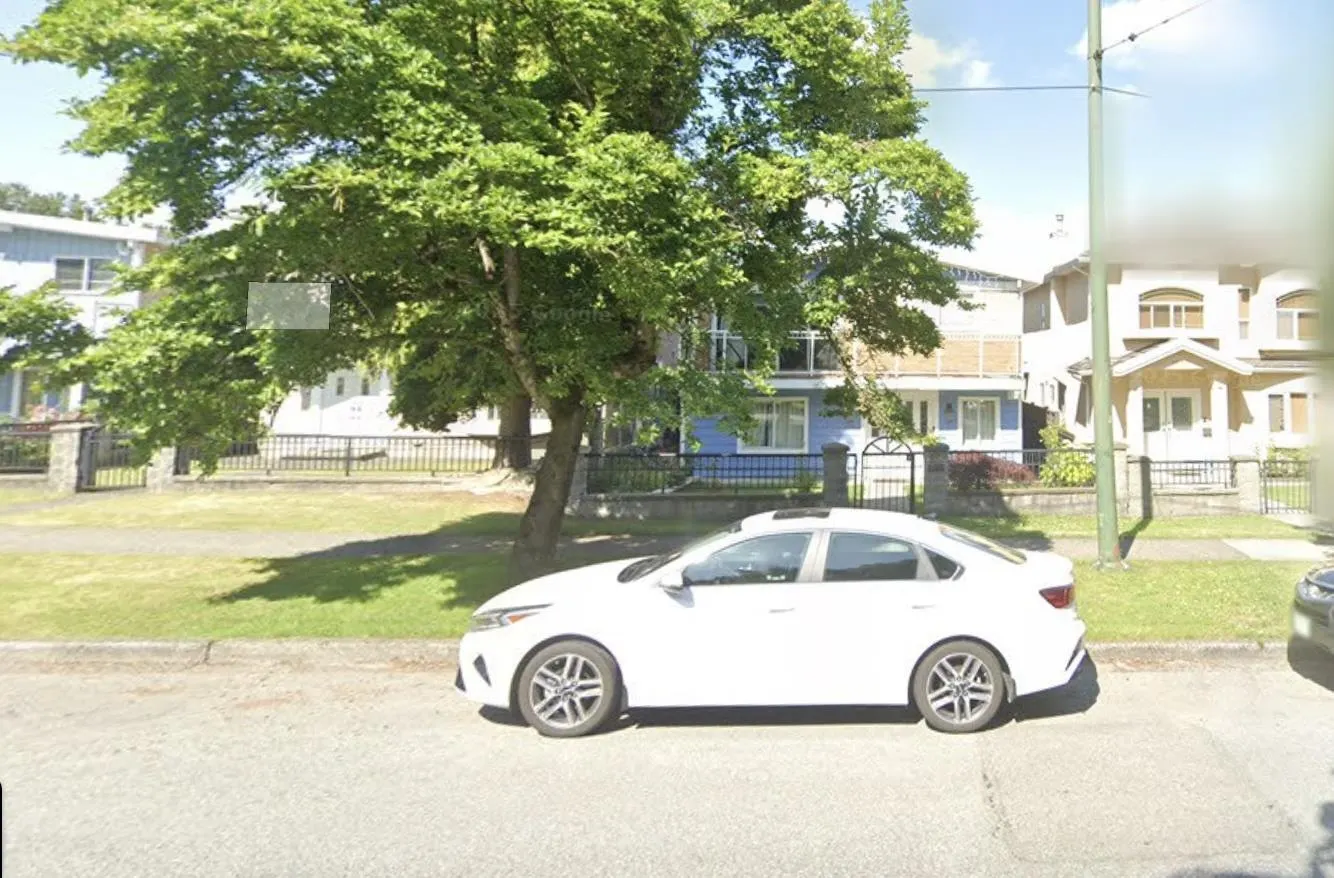 3281 Renfrew St.