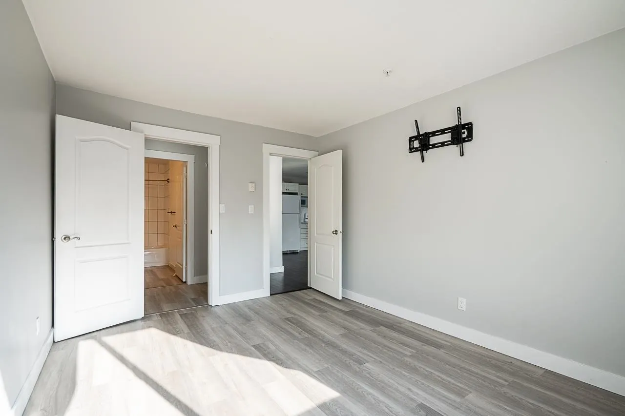 402 33718 King Road