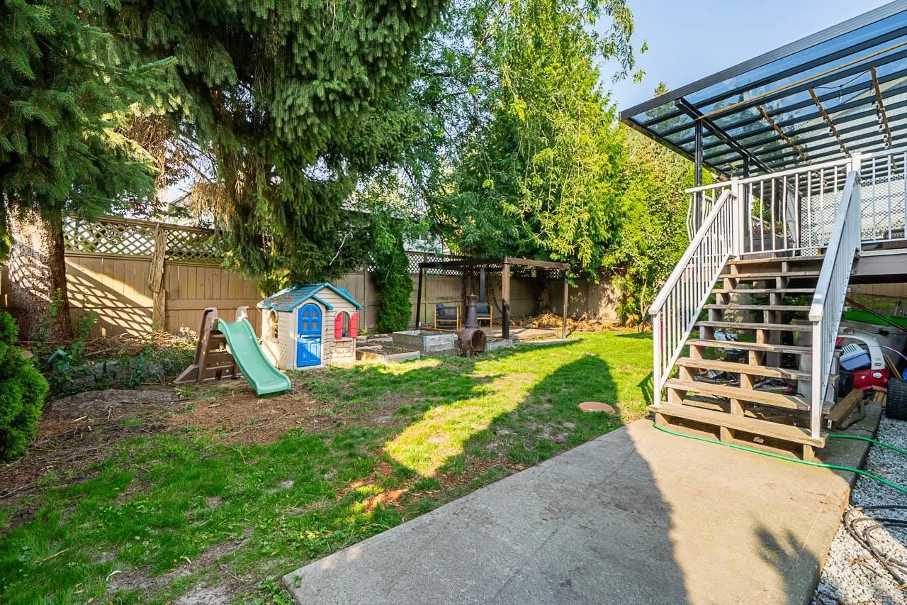 20423 90 Crescent