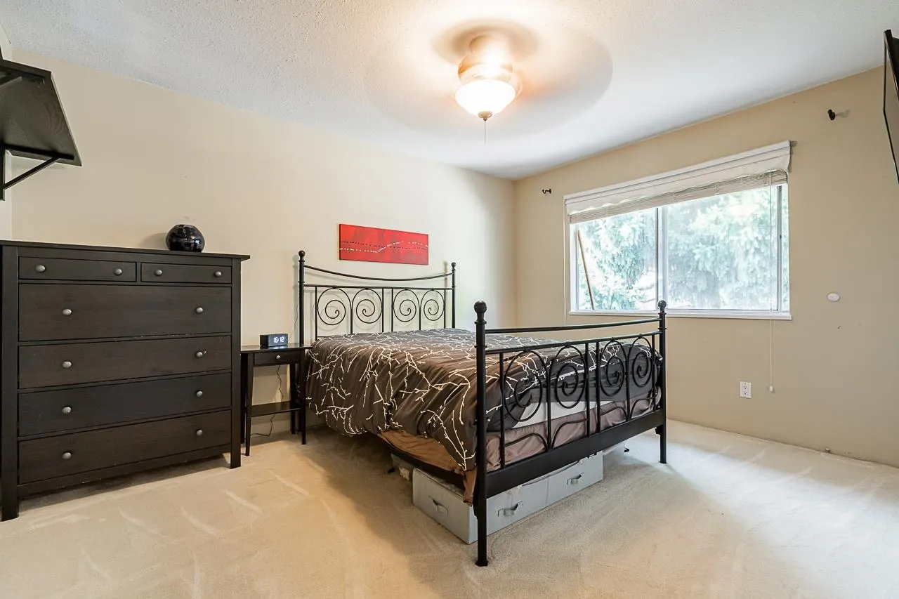 20423 90 Crescent