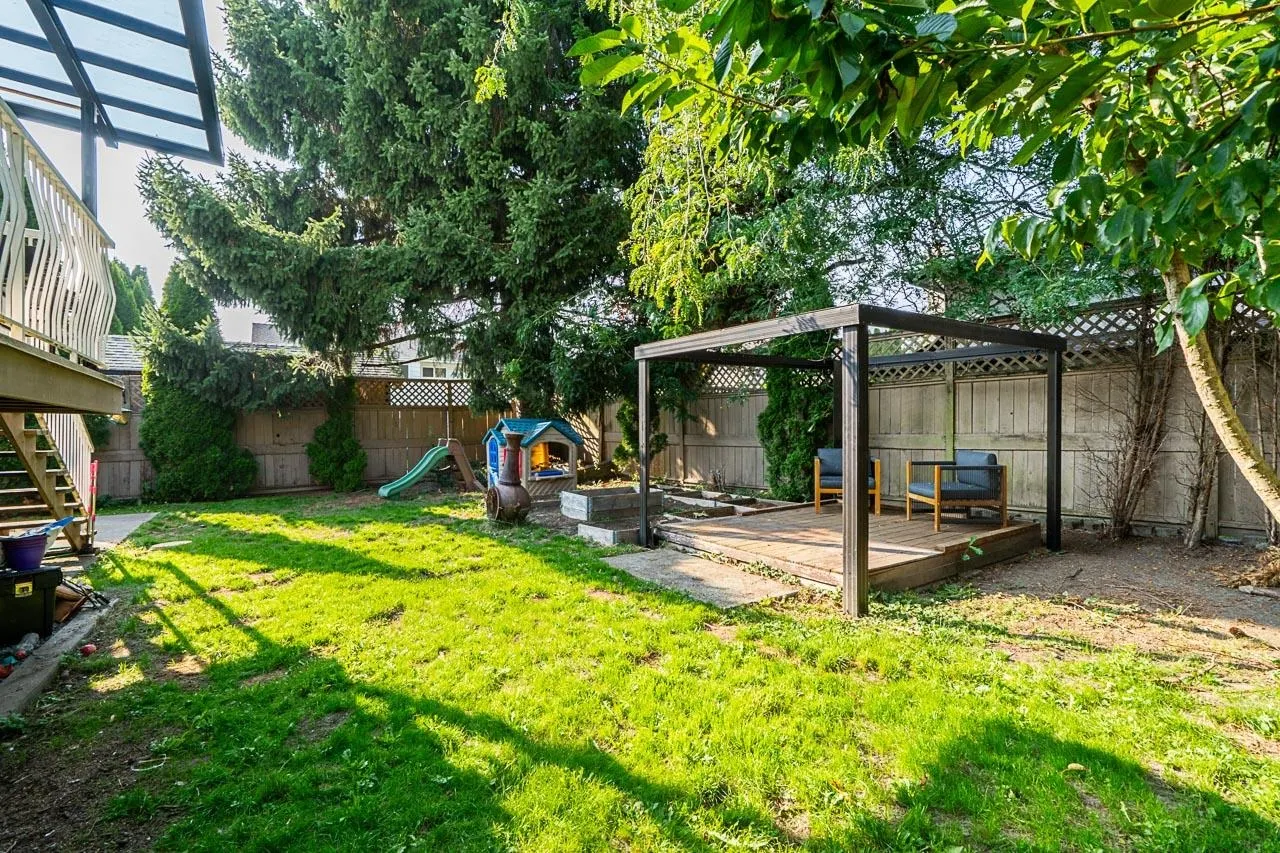 20423 90 Crescent