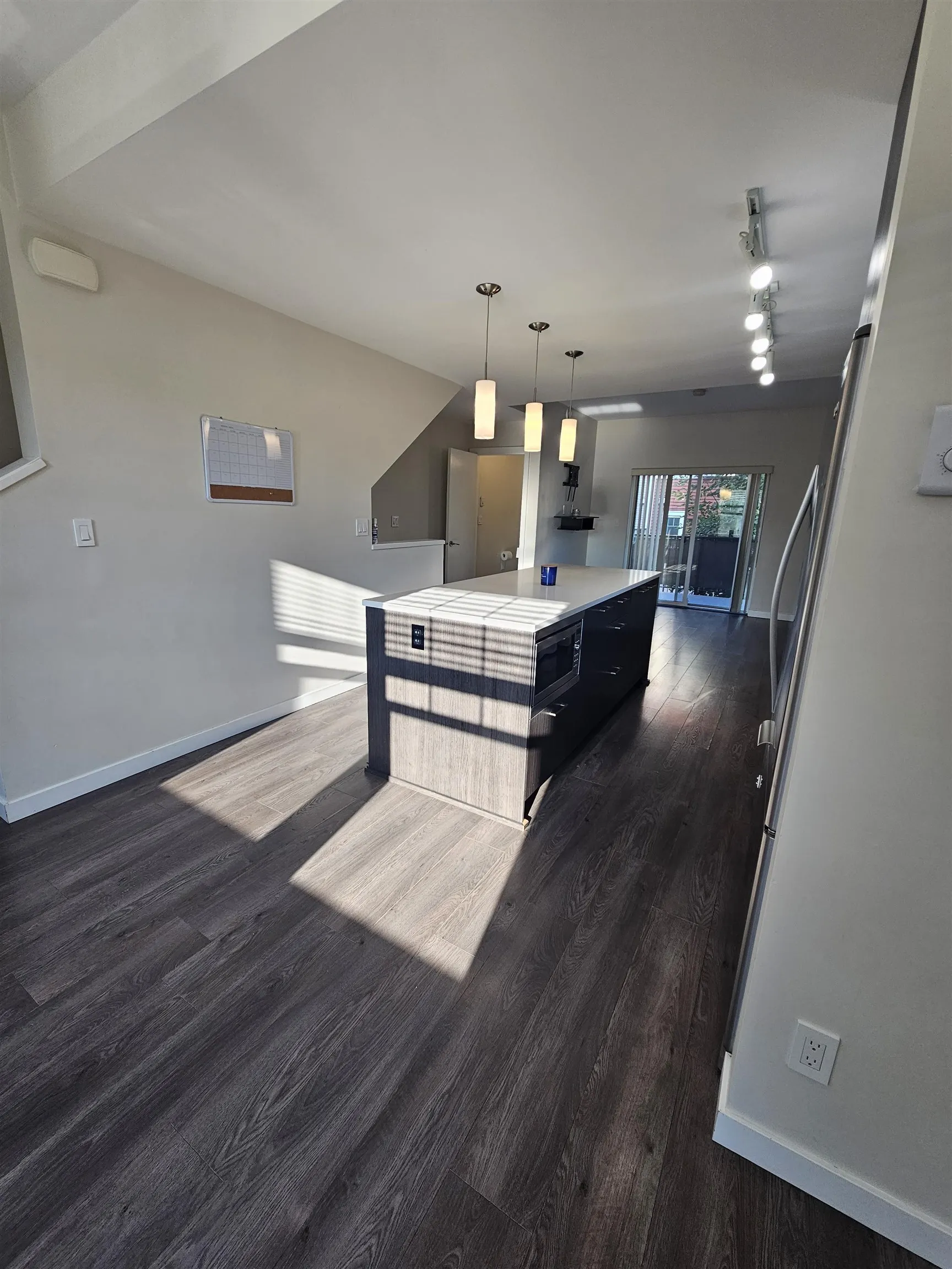 122 32633 Simon Avenue