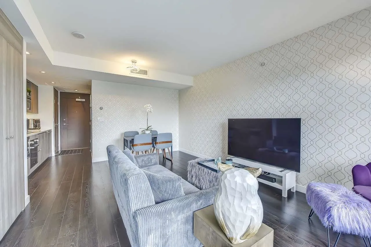 1010 4730 Lougheed Highway