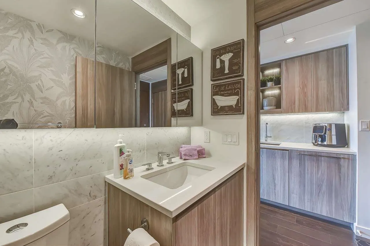 1010 4730 Lougheed Highway