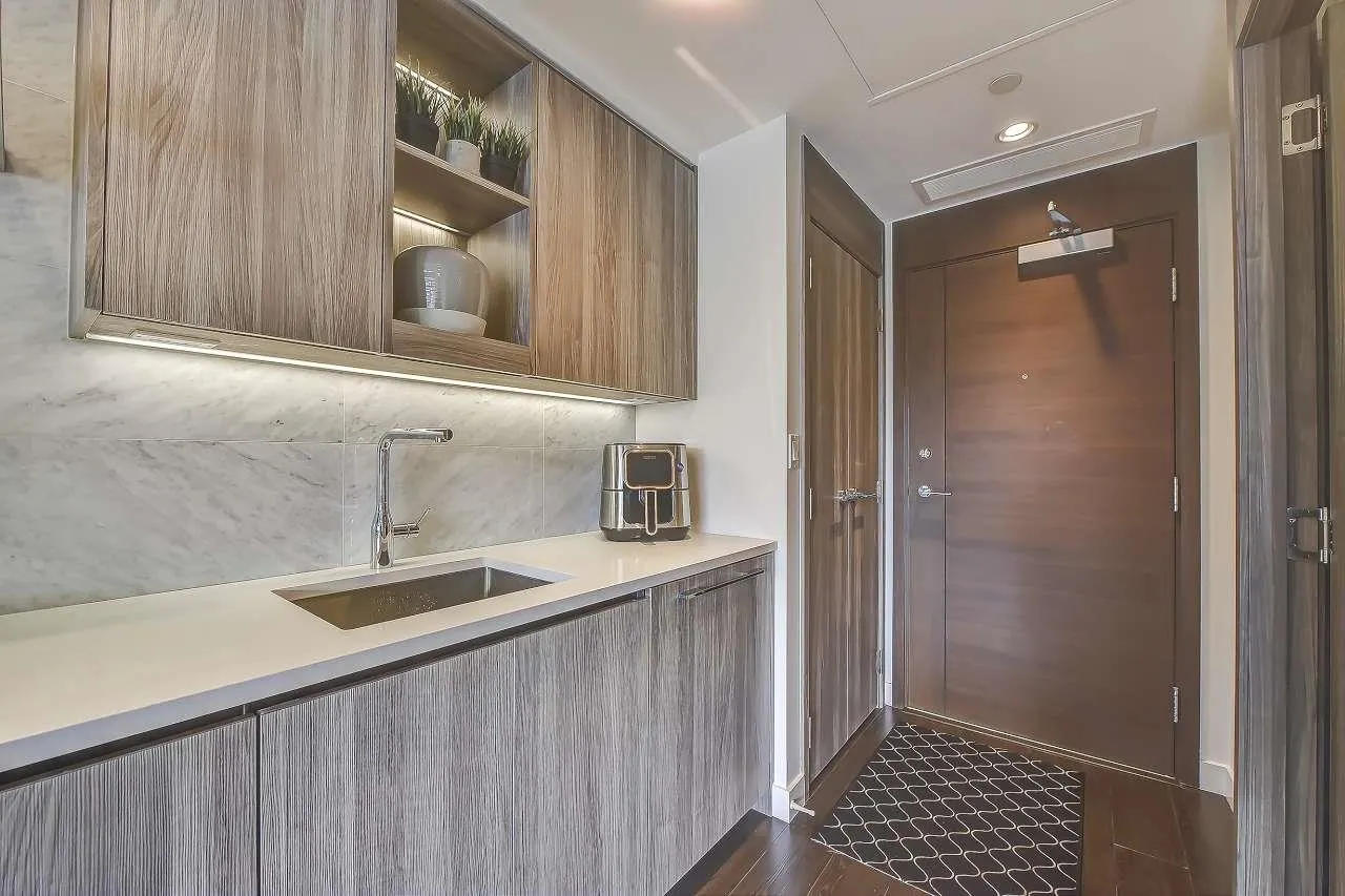 1010 4730 Lougheed Highway