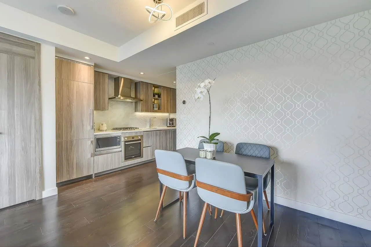 1010 4730 Lougheed Highway