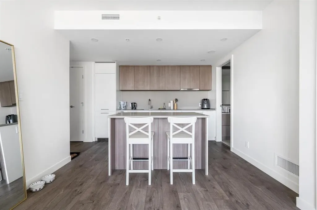 18FL 13318 104 Avenue