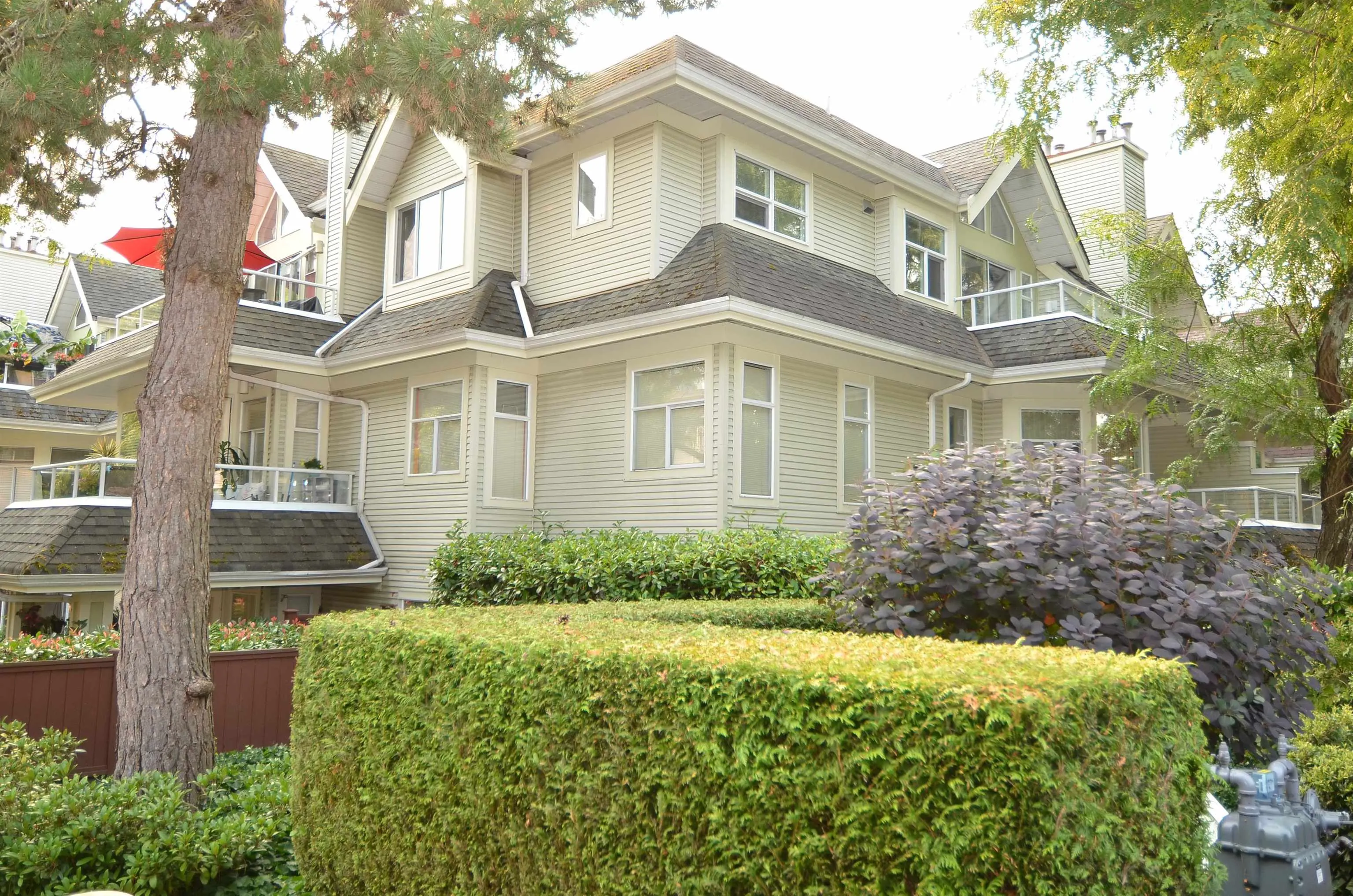 404 3638 Rae Avenue
