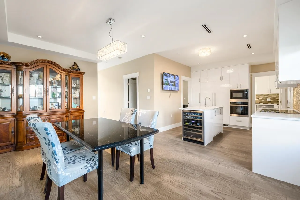 4591 Trimaran Drive