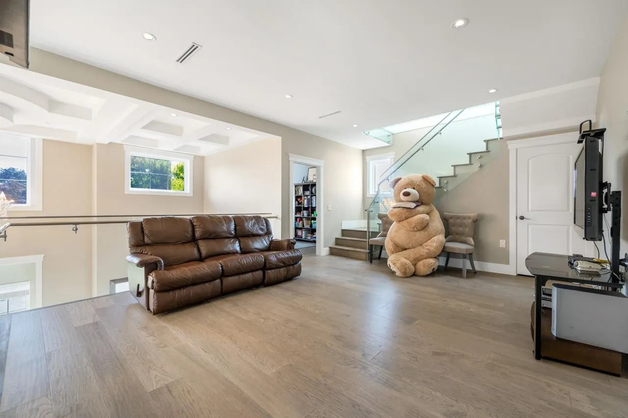 4591 Trimaran Drive