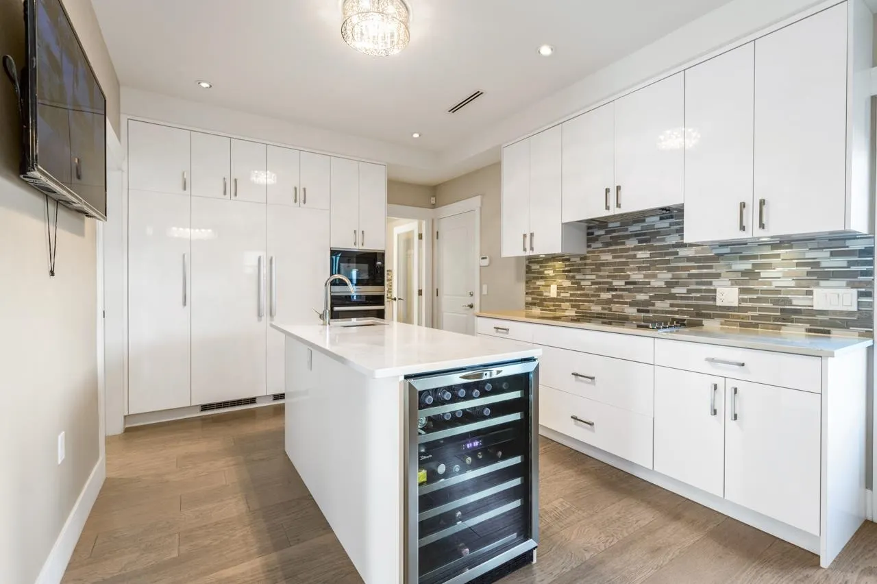 4591 Trimaran Drive