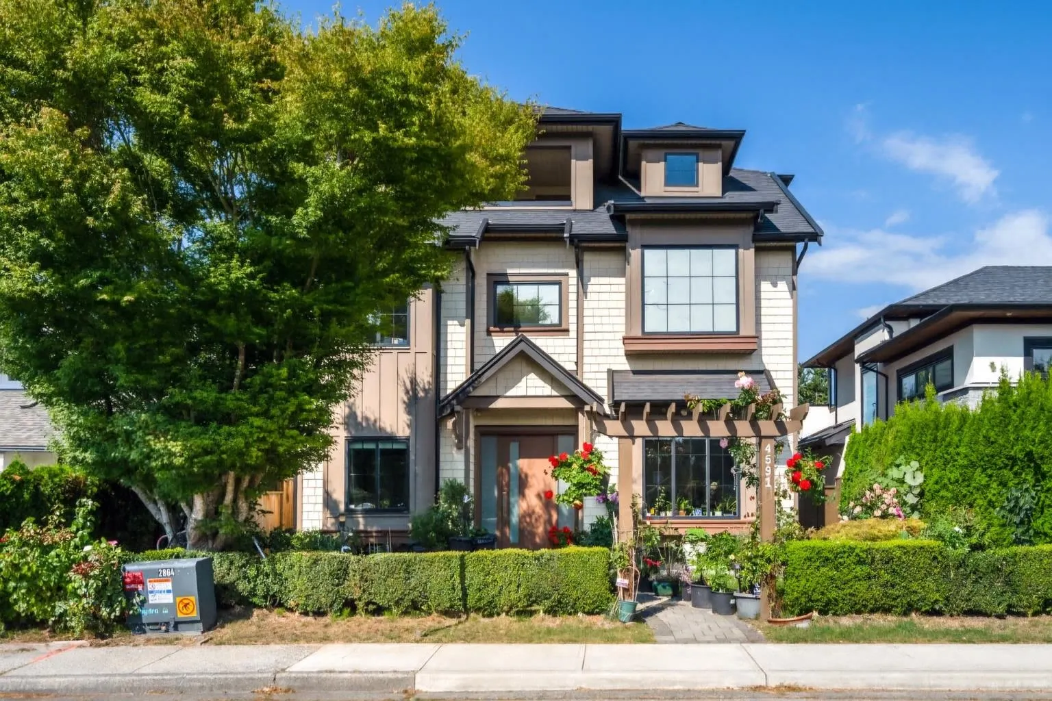 4591 Trimaran Drive