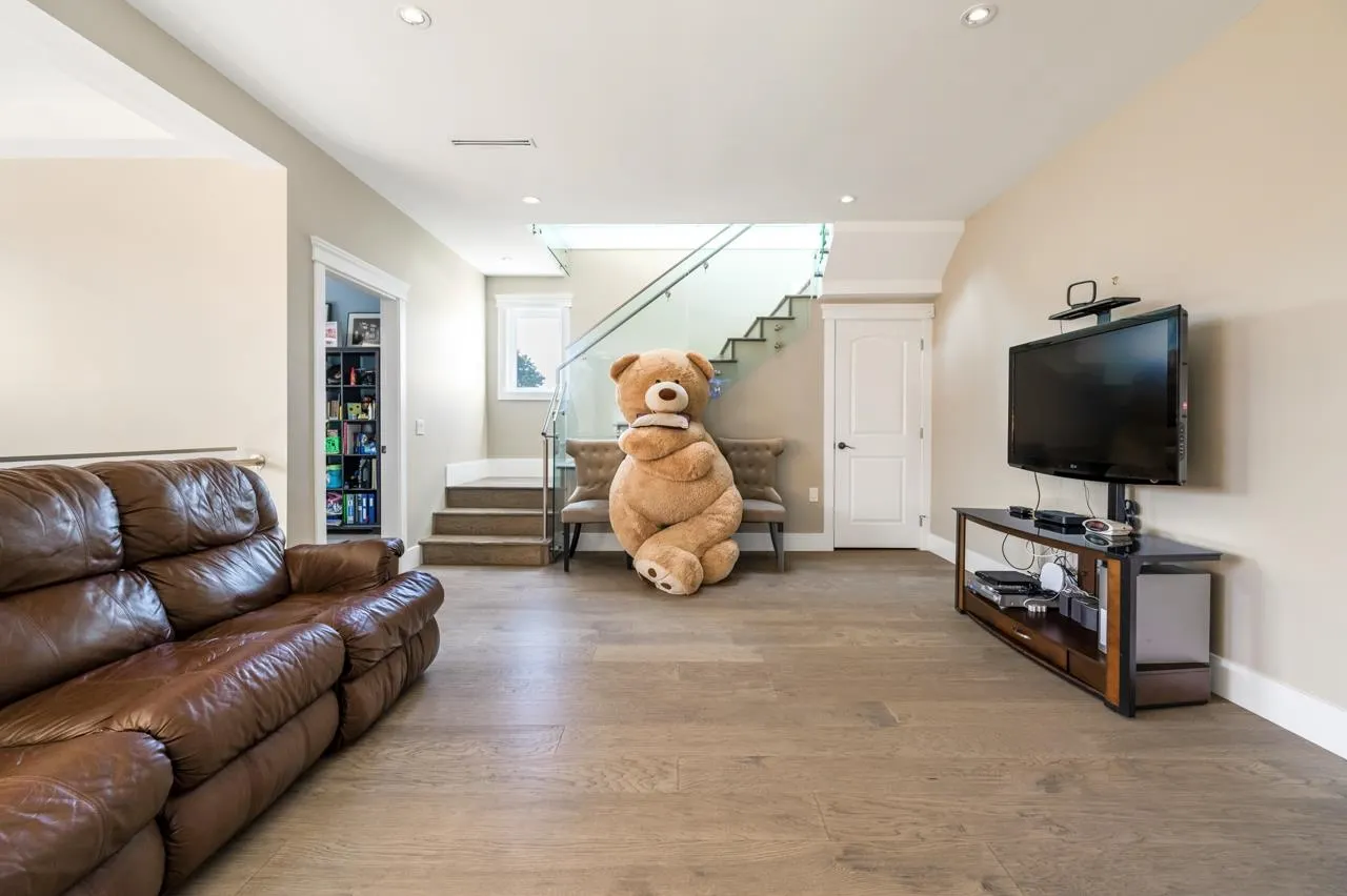 4591 Trimaran Drive