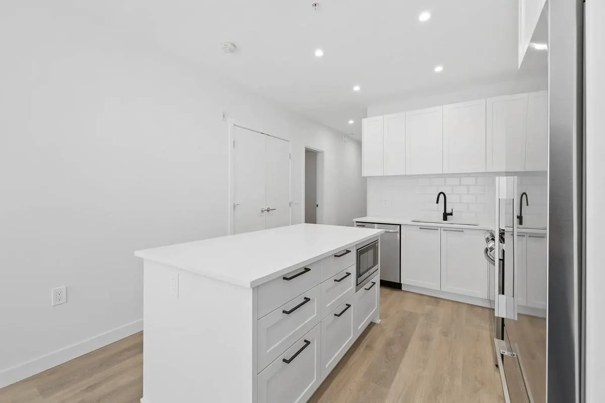 40X 5415 Brydon Crescent