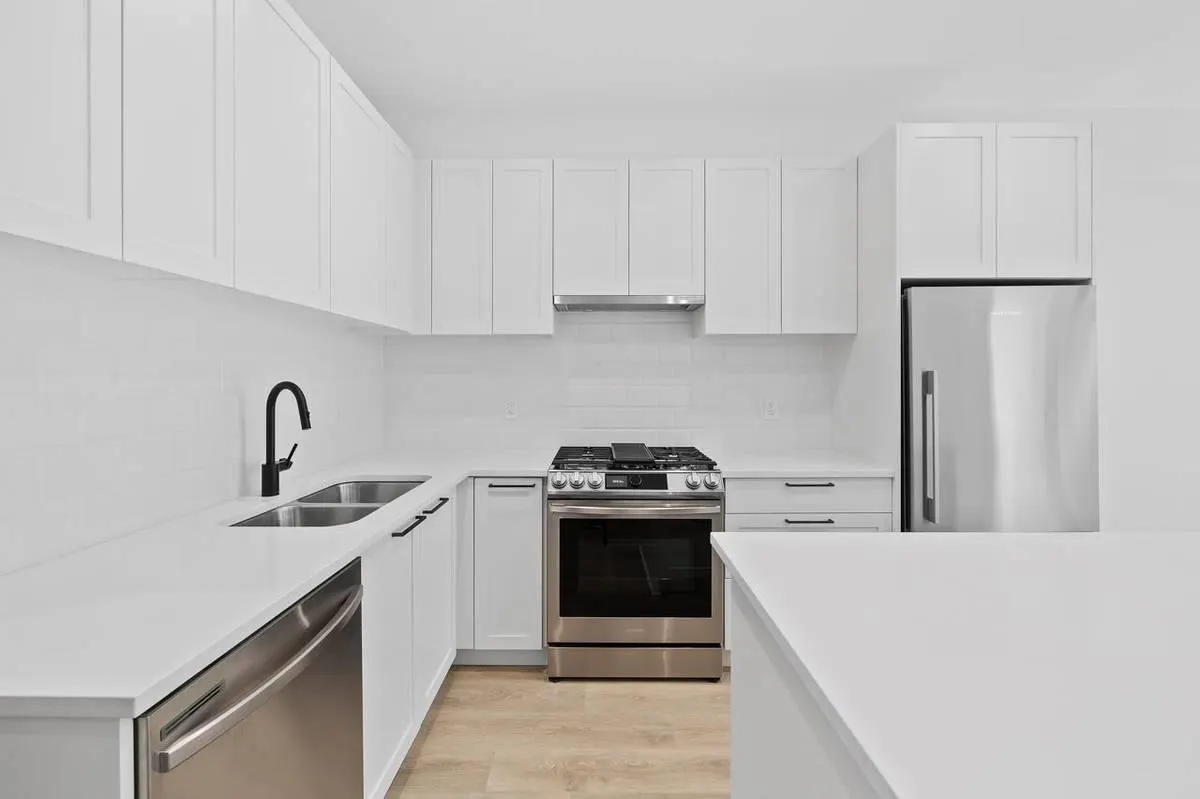 40X 5415 Brydon Crescent
