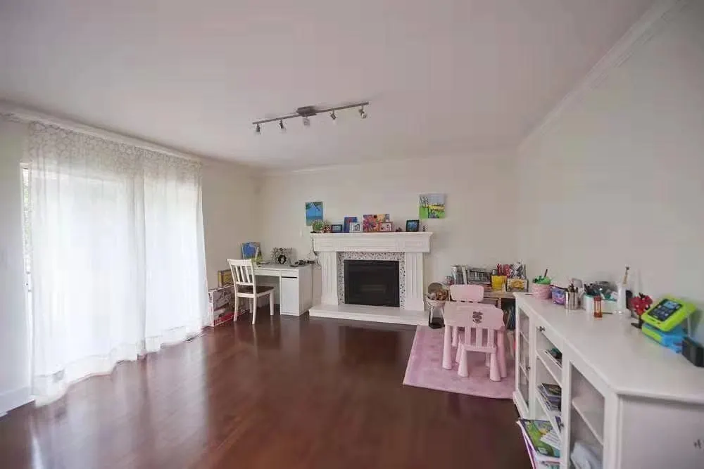 2655 Delahaye Drive
