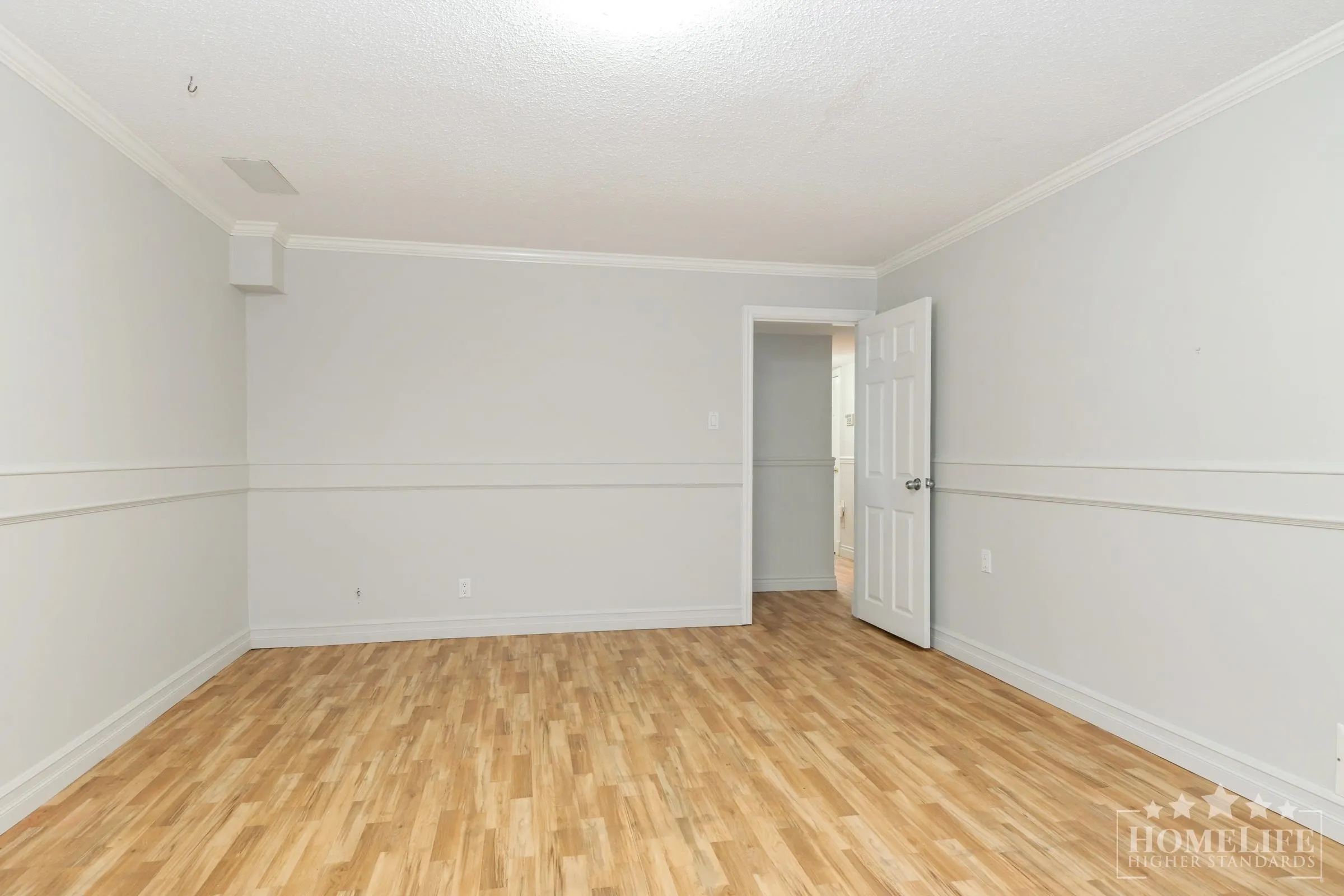 Basement 34330 Woodbine Crescent