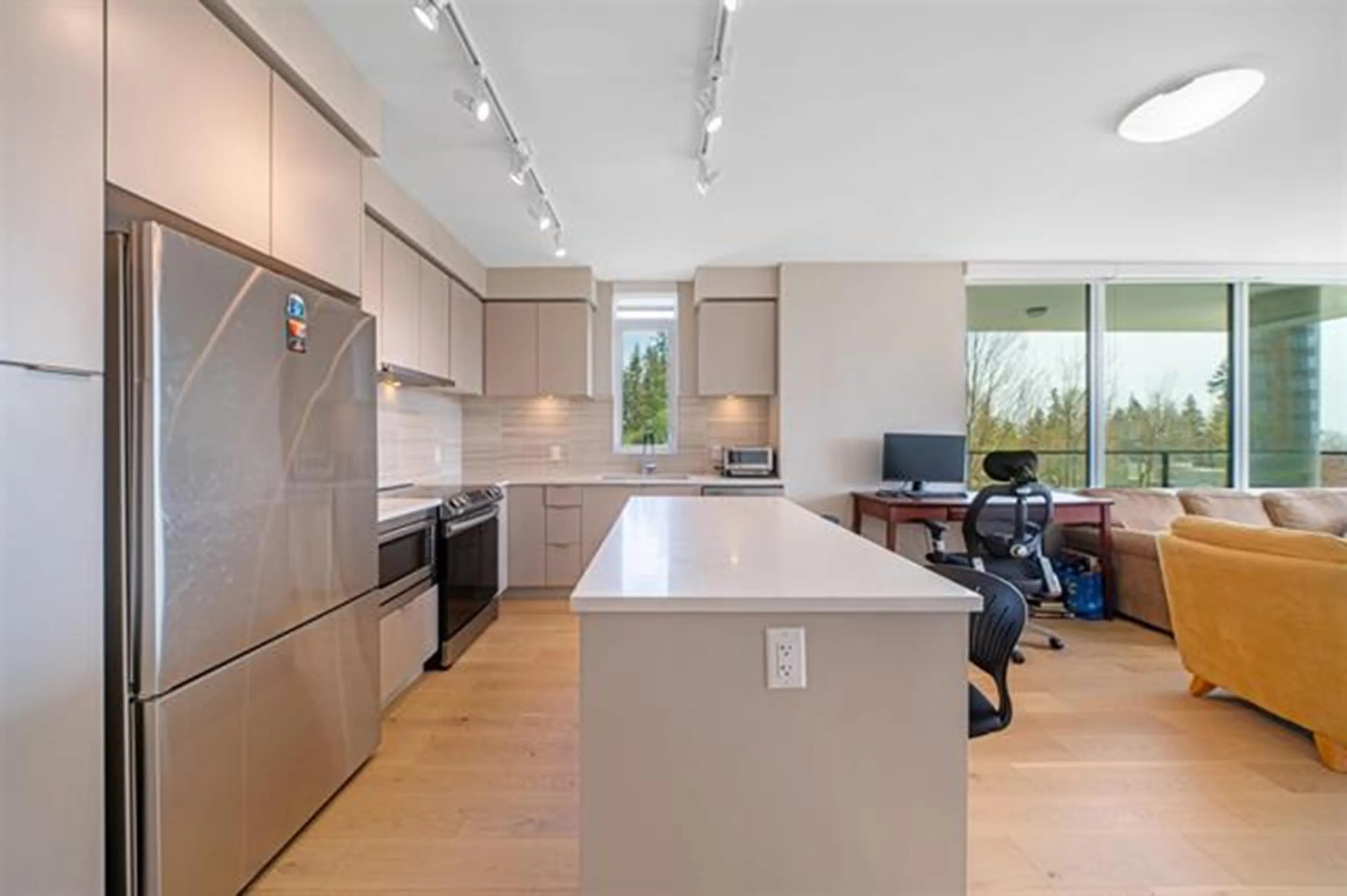 504 8761 University Crescent