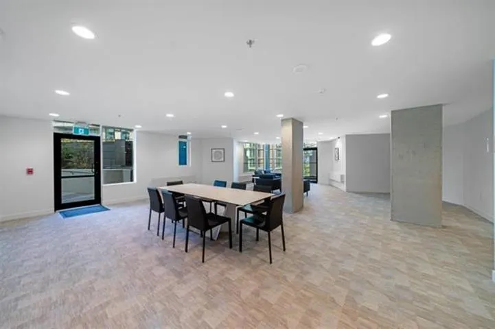 504 8761 University Crescent