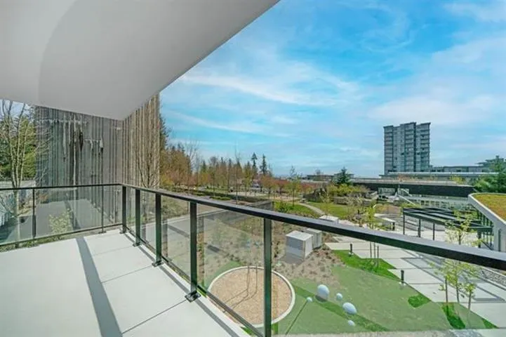 504 8761 University Crescent