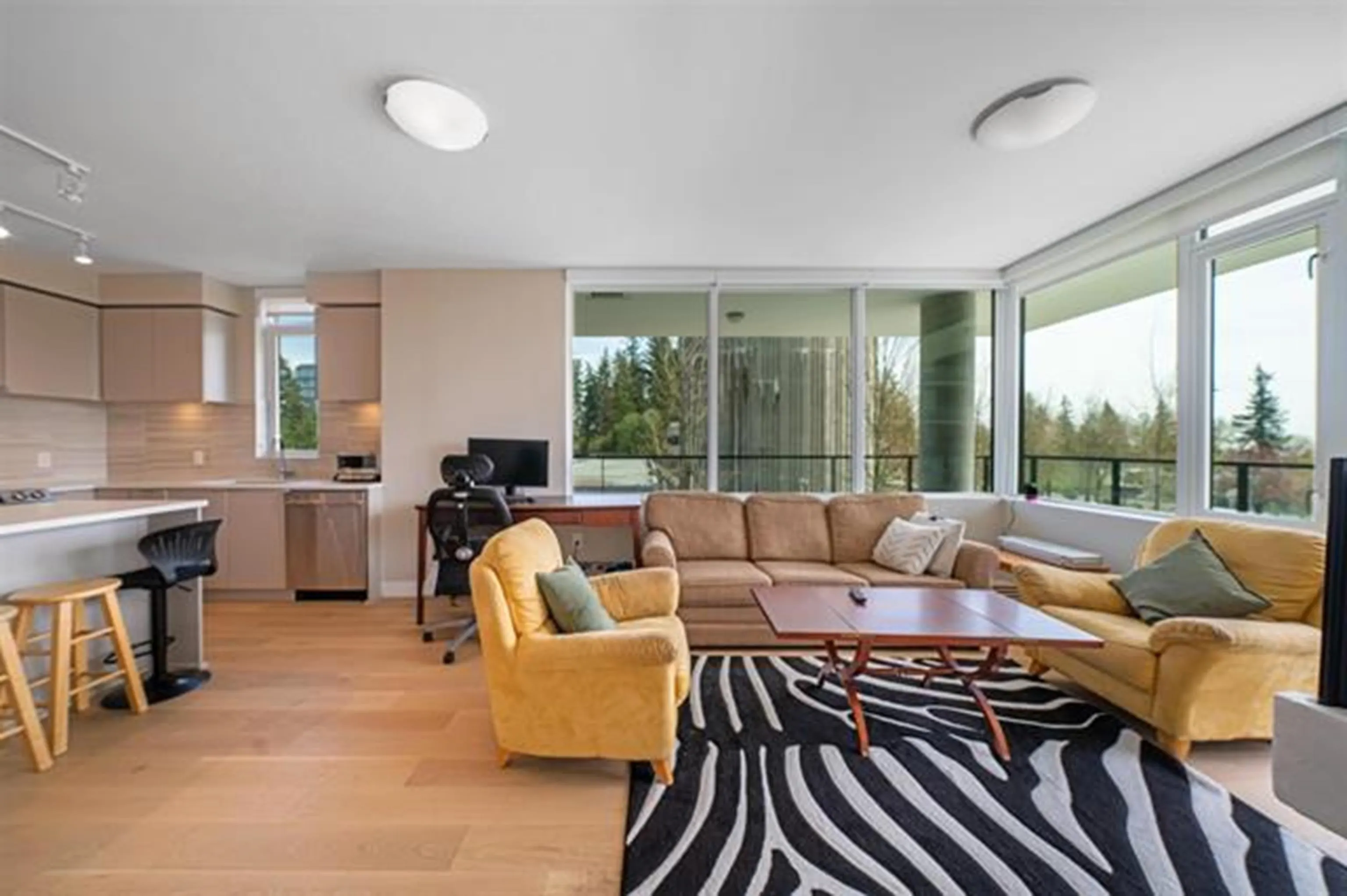 504 8761 University Crescent