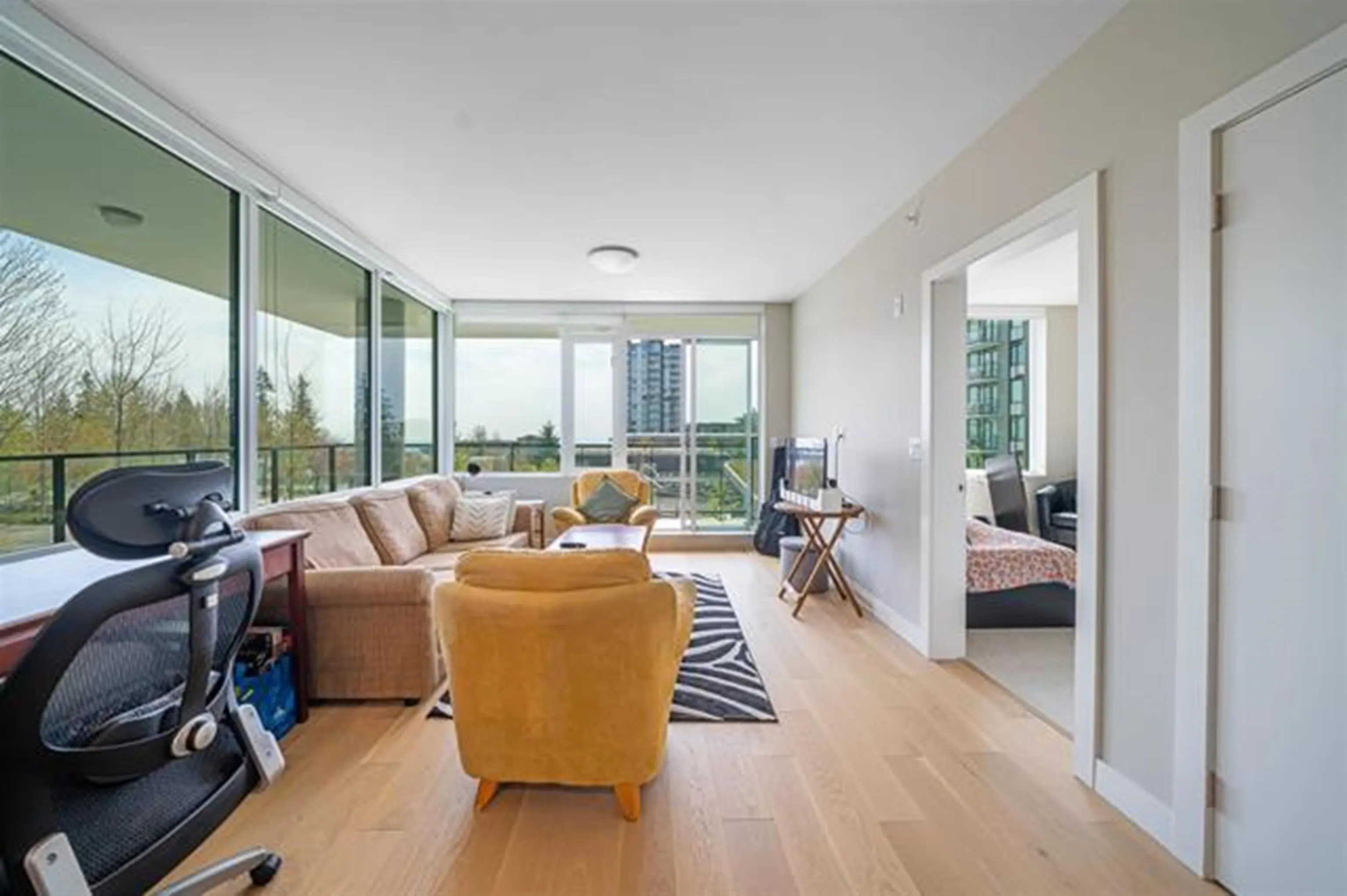 504 8761 University Crescent