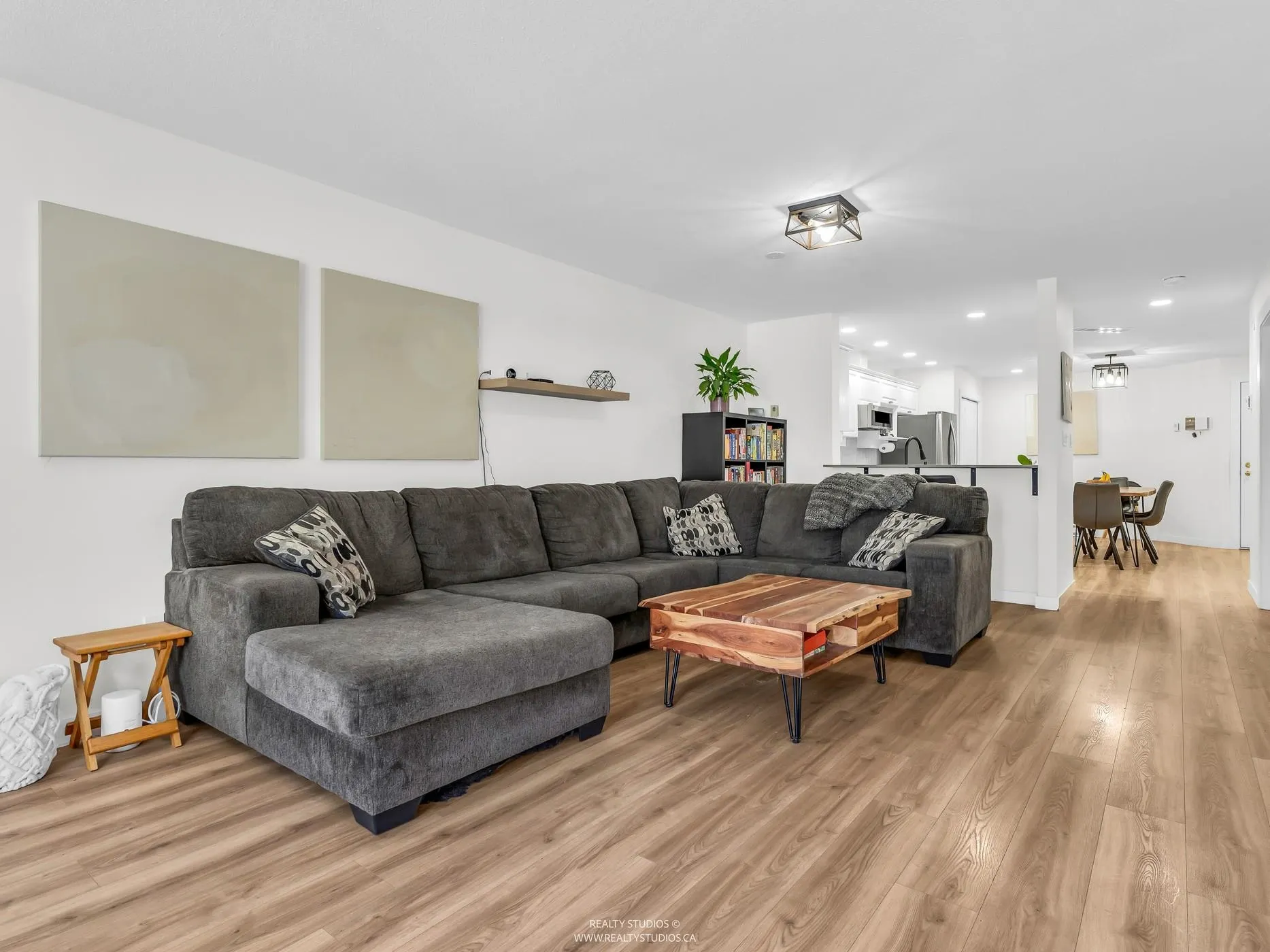 305 1500 Ostler Court