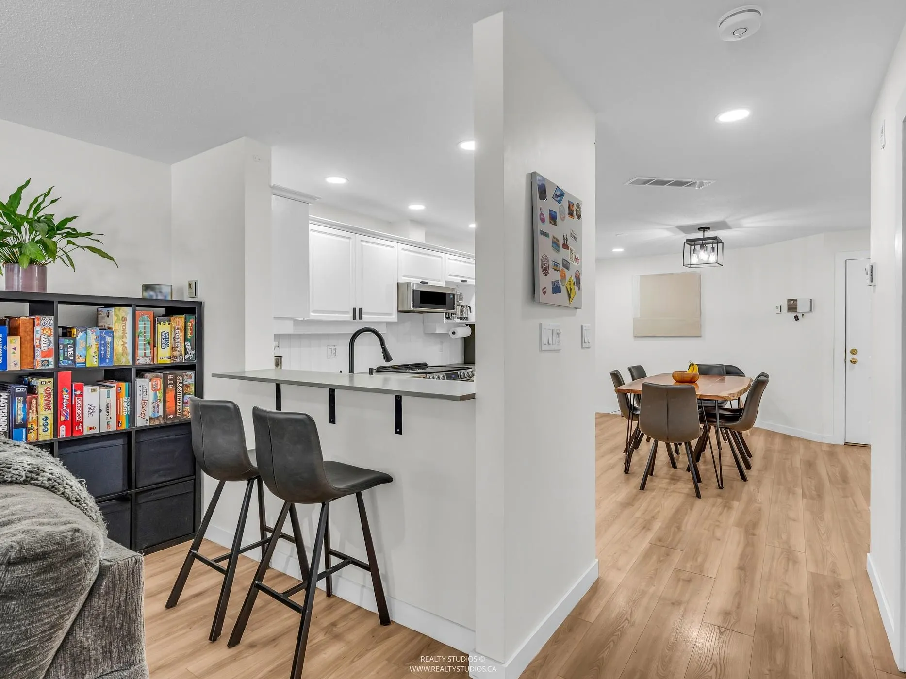 305 1500 Ostler Court