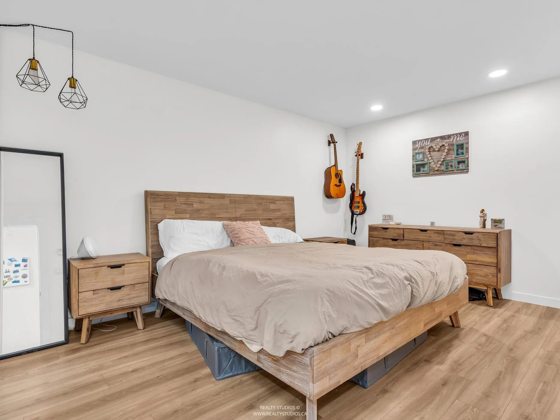 305 1500 Ostler Court