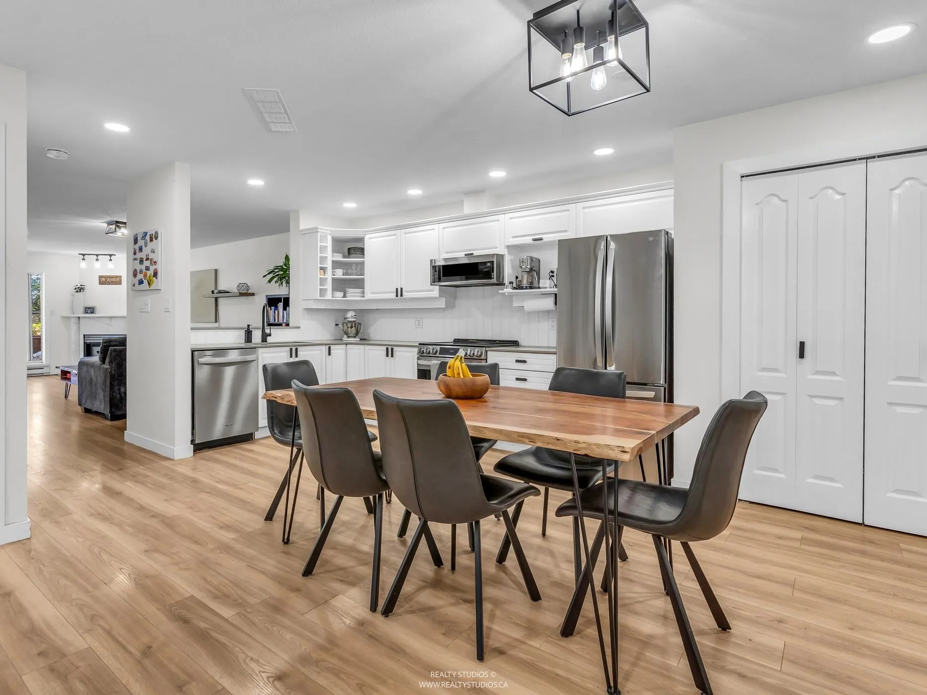 305 1500 Ostler Court