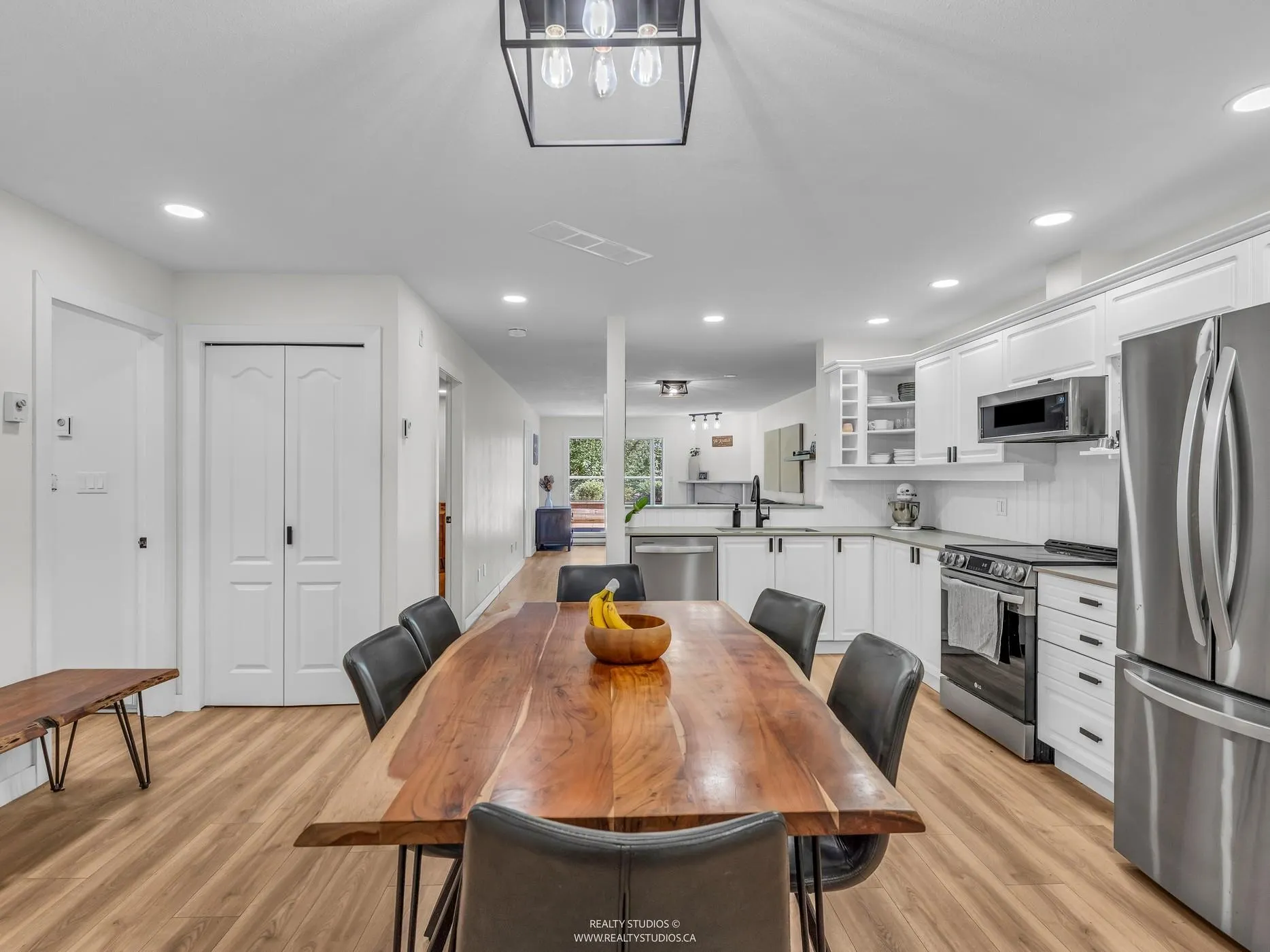305 1500 Ostler Court